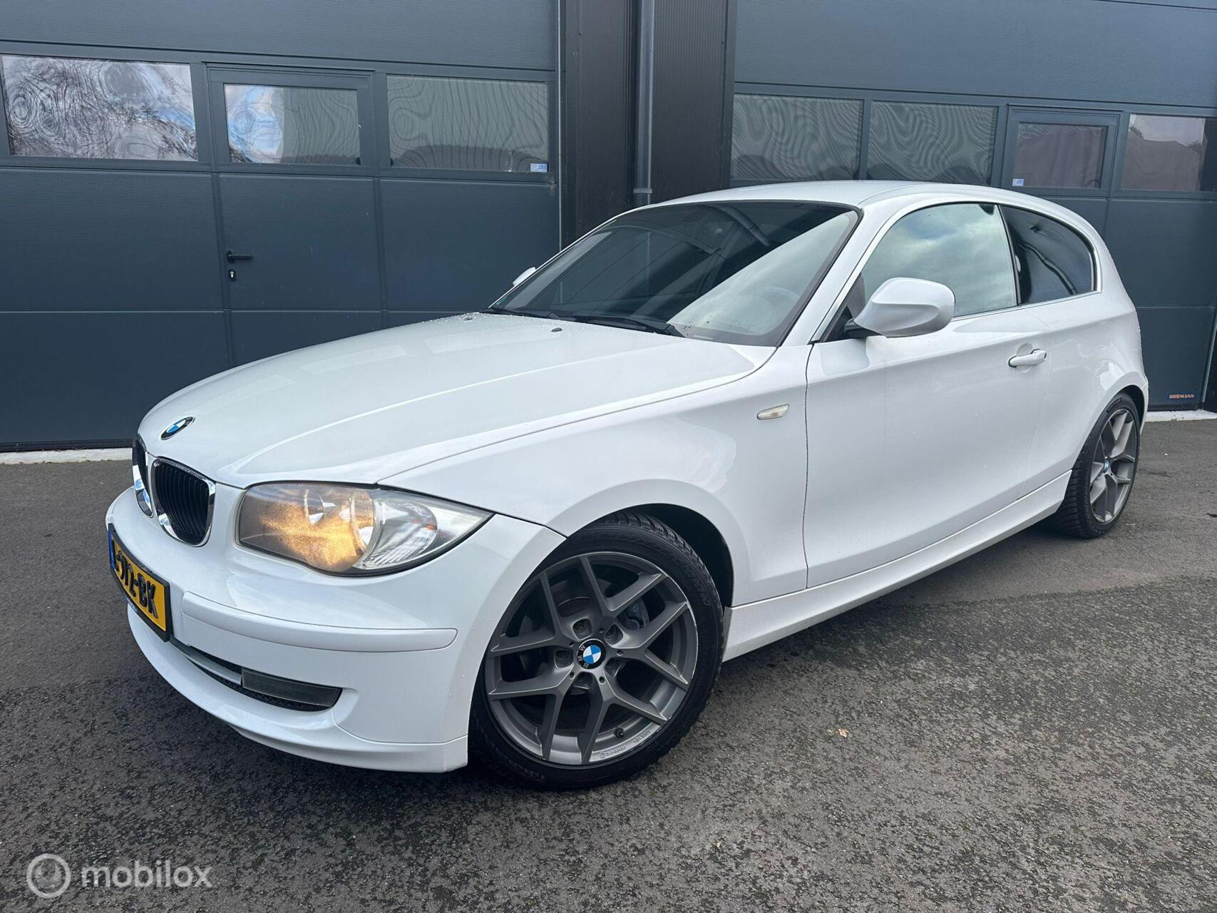 BMW 1er Reihe 116i 2010 - voorkant