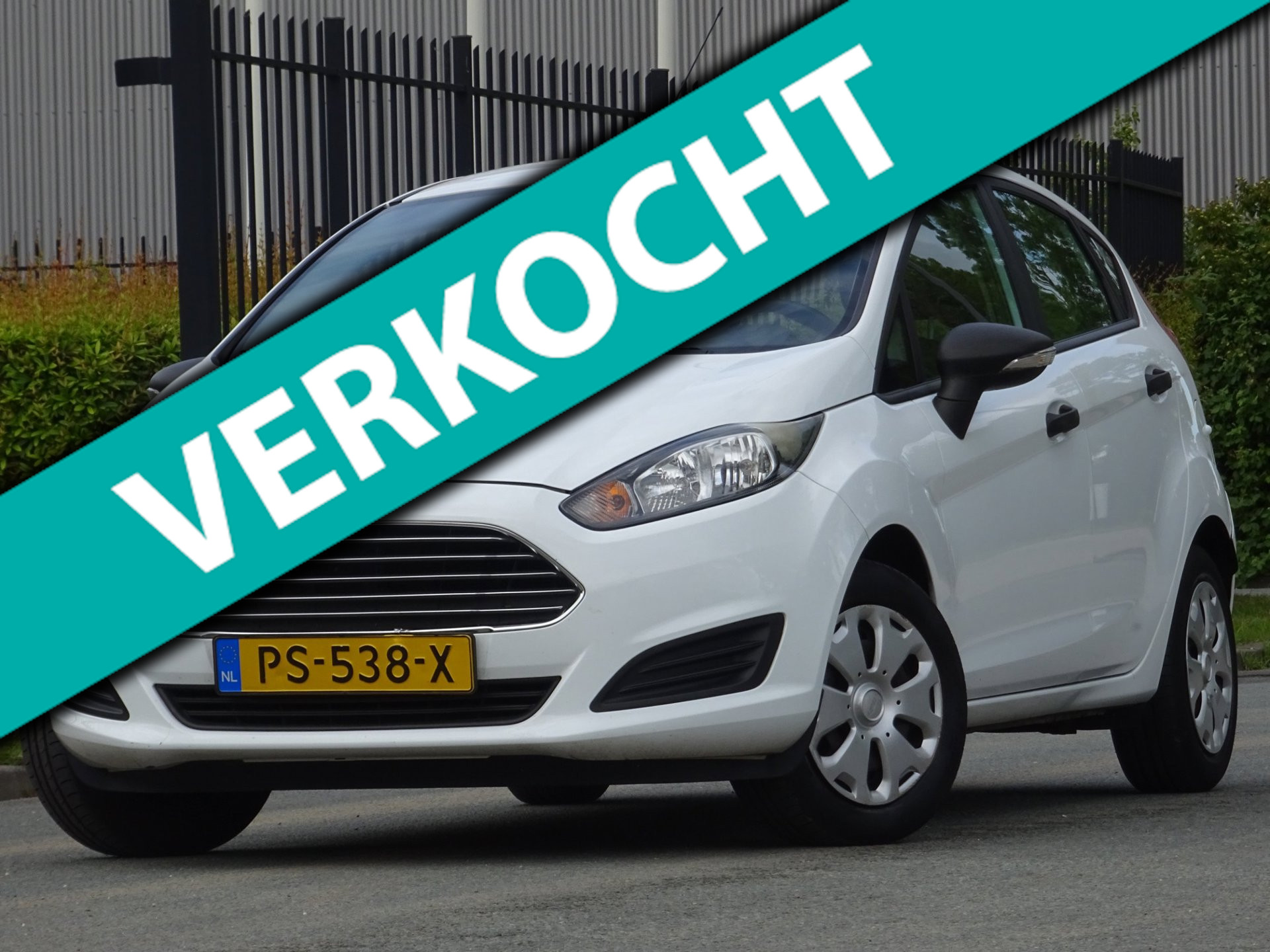 Ford Fiesta 1.25 Titanium BJ2015 5DRS 1-EIGENAAR AIRCO/APK 2015 - voorkant