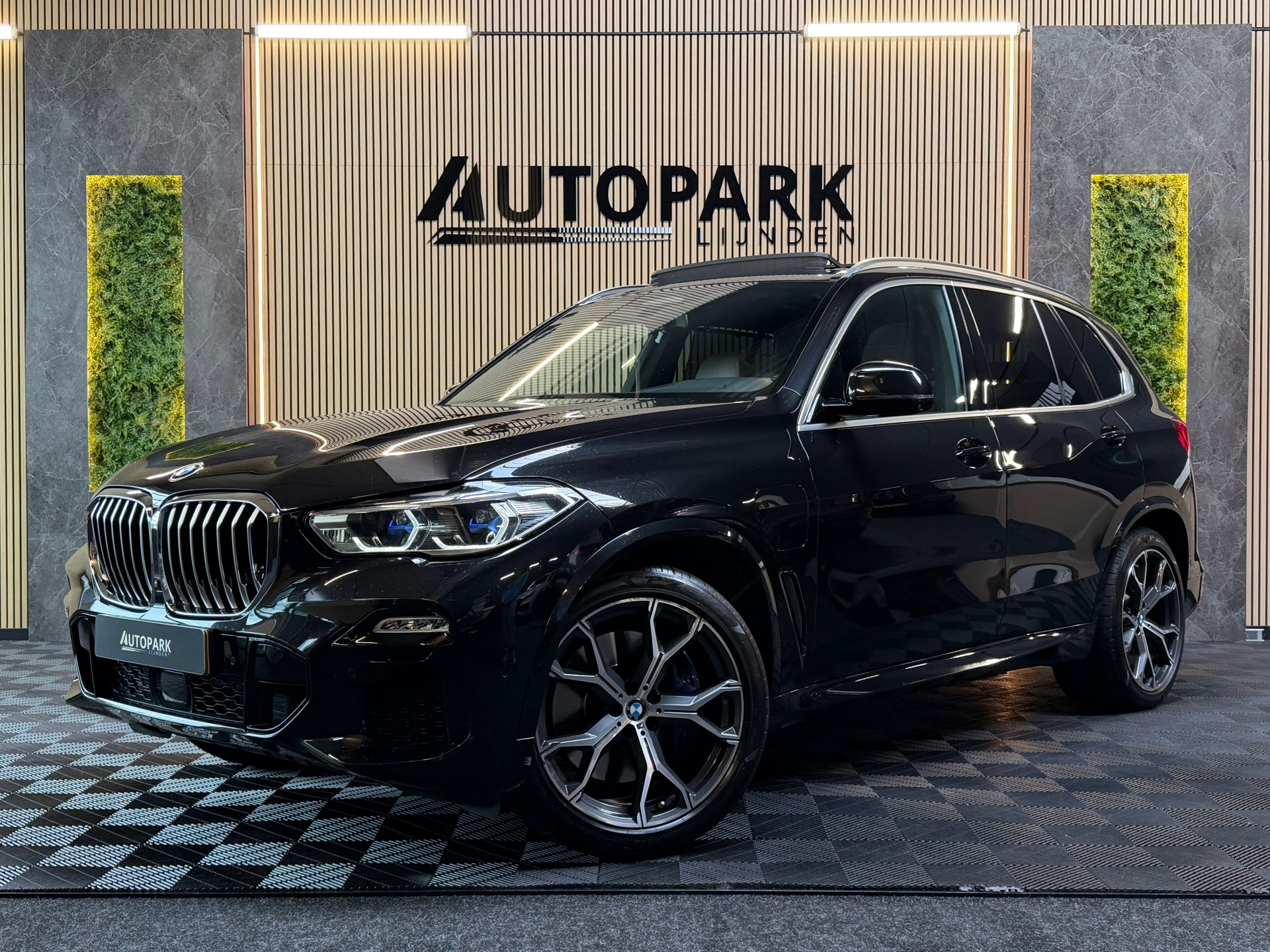 Foto van BMW X5 XDRIVE45E