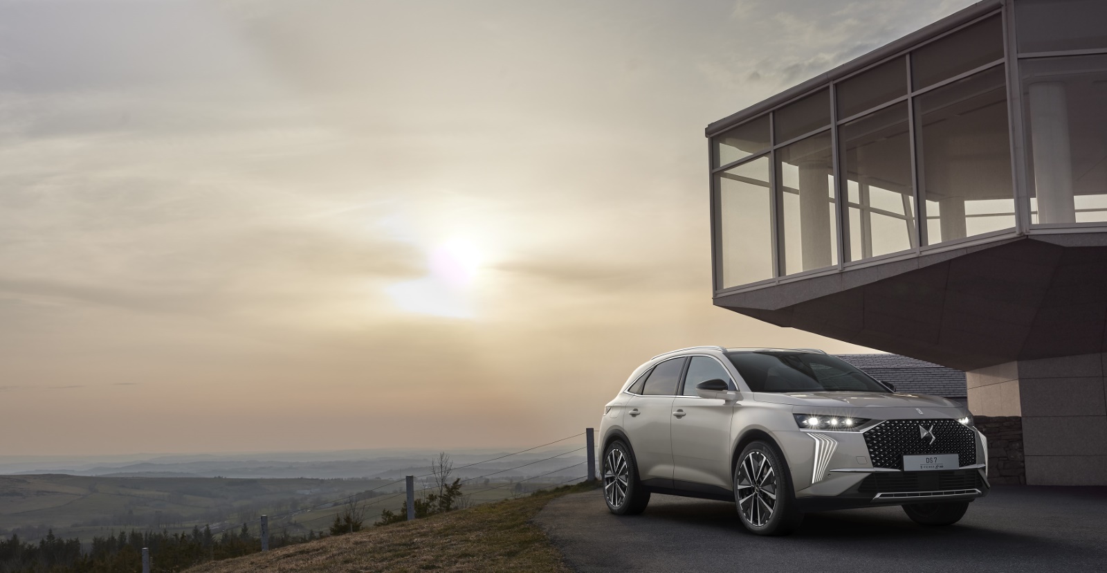 DS 7 1.6 PHEV 300 Etoile 2025 - voorkant