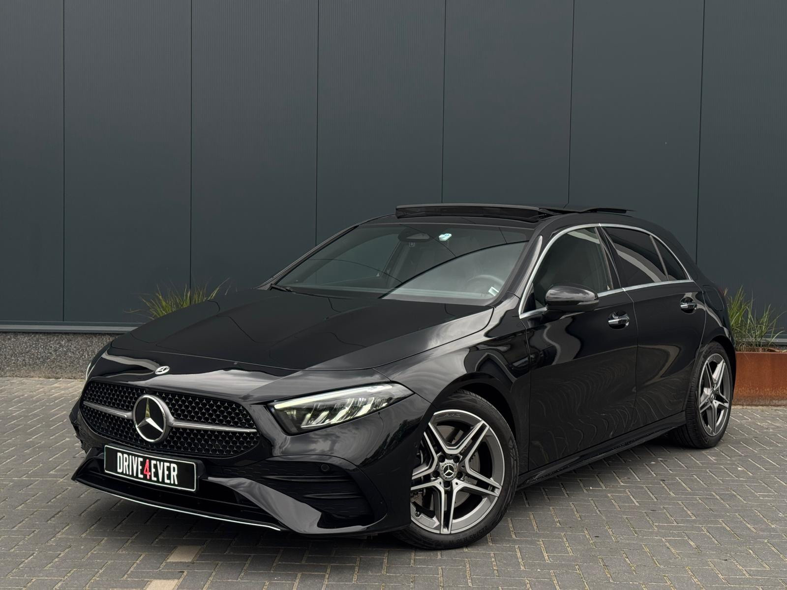 Mercedes-Benz A 250 4Matic 250 4MATIC AMG Line FULL PANO NAVI WIDESCREEN 2023 - voorkant