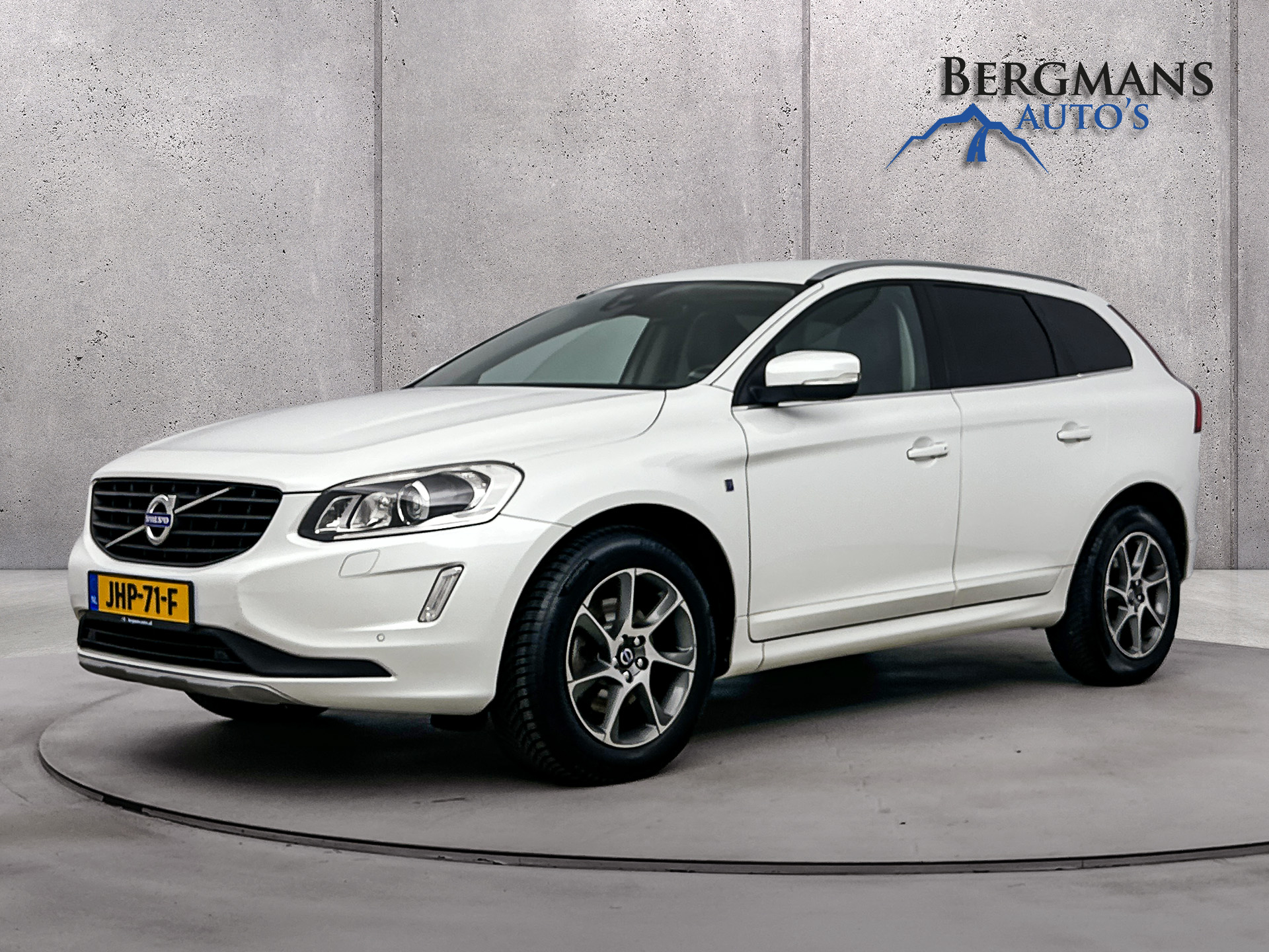 Volvo Xc60 // 2.0 T5 Polar+ 2016 - voorkant