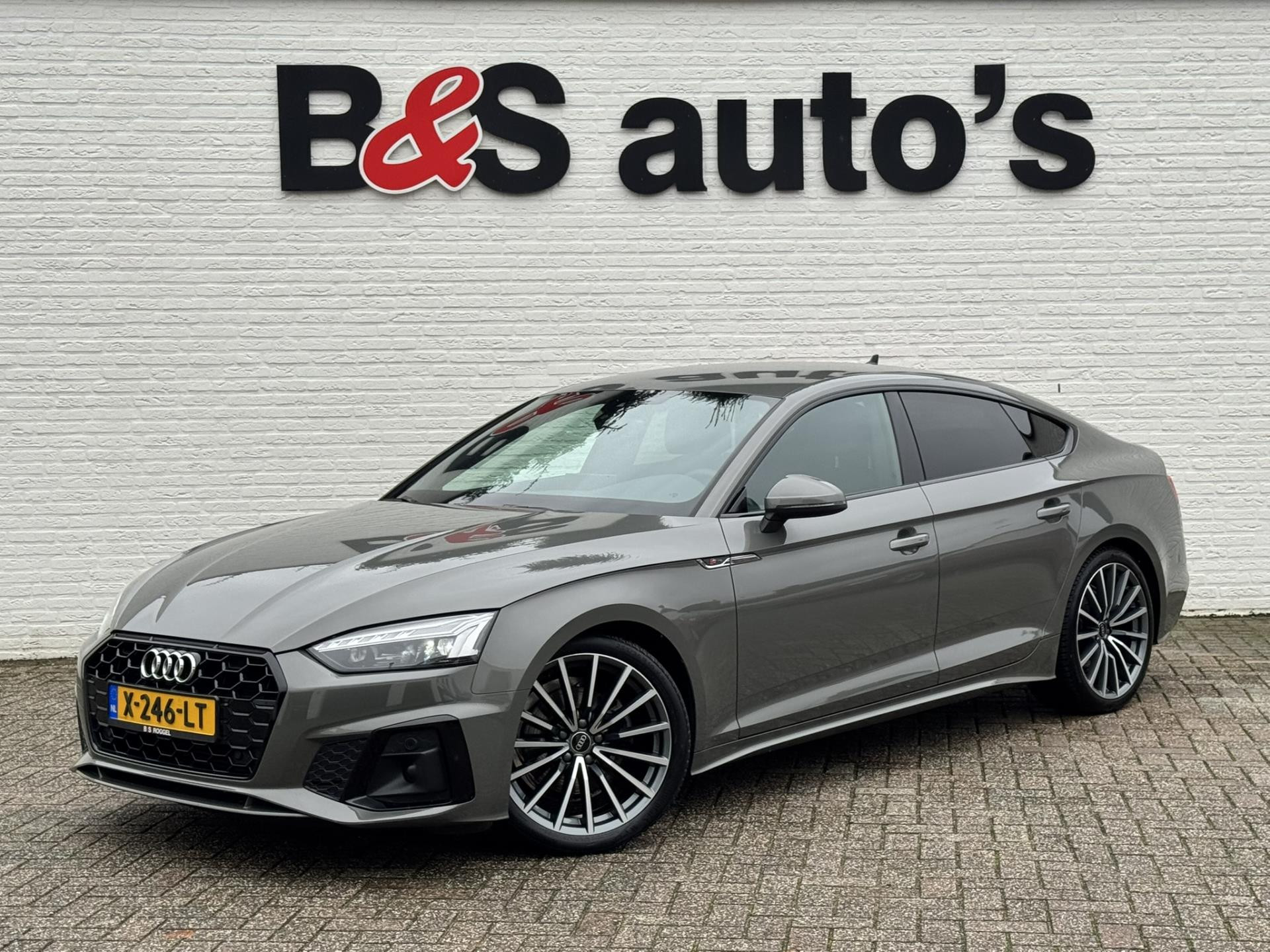 Audi A5 Sportback 35 TFSI 110KW 3x S-line Competition Zwarte hemel Cruise Climate v/a Full LED Navi Apple / Android 2024 - voorkant