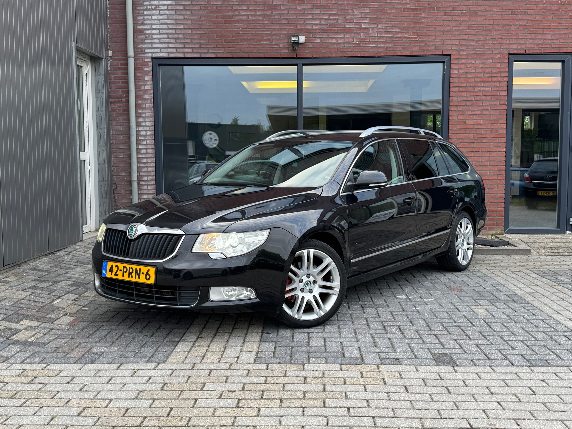 Skoda Superb 1.8 TSI Elegance Business Line | Dealer onderhouden | AUTM| Trekhaak | Leer | Memory | LED | 2010 - voorkant