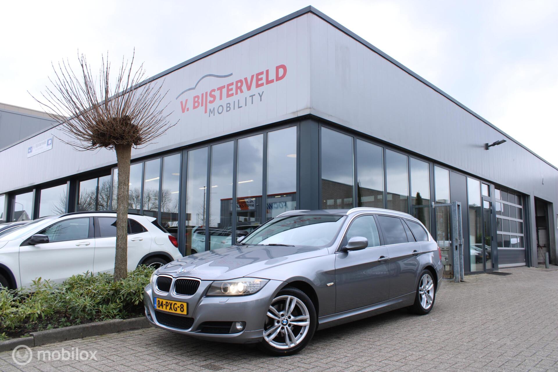 BMW 318i 318i Luxury Line Navi|Cruise|Nwe apk 2011 - voorkant