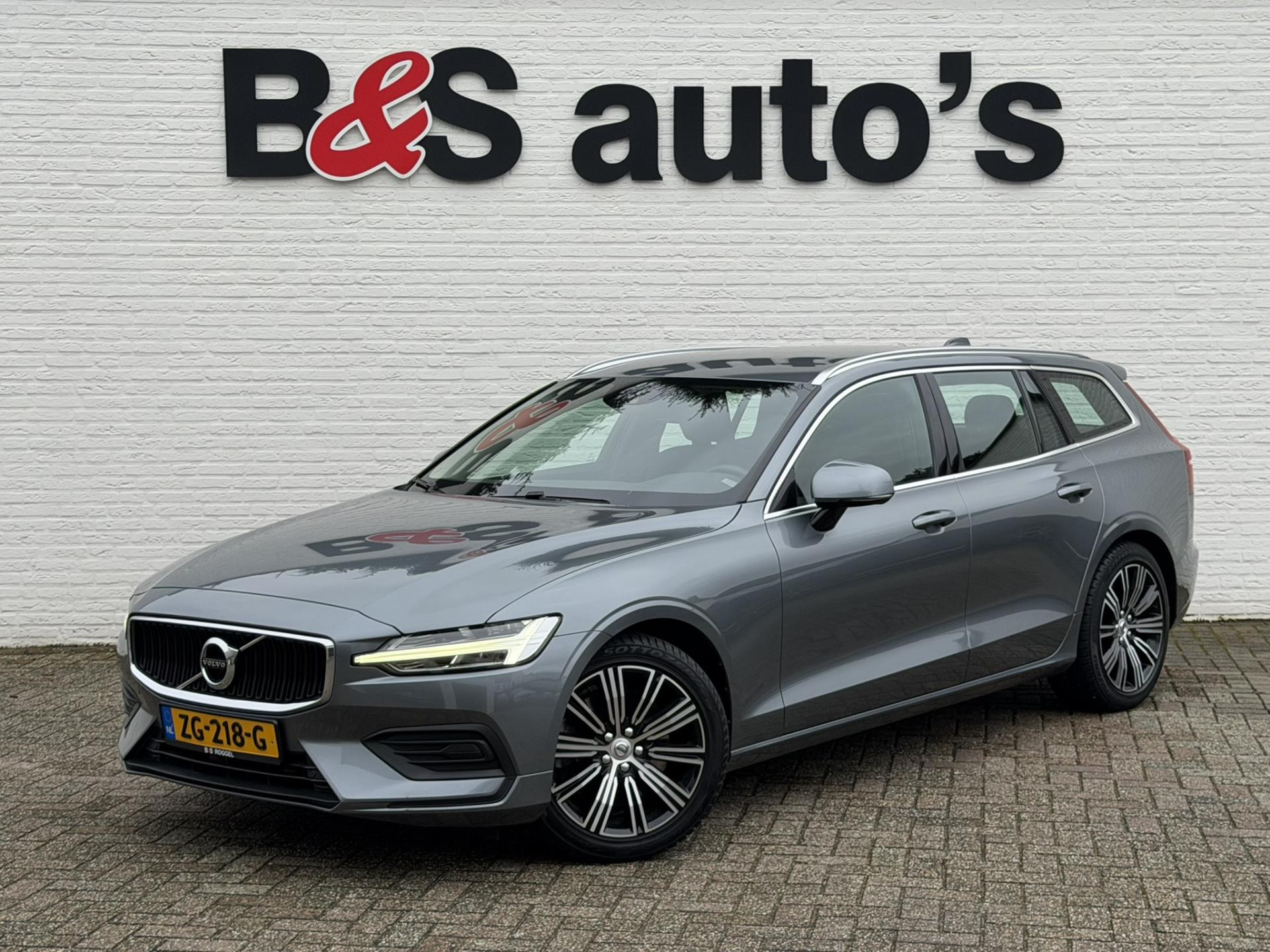 Volvo V60 2.0 T5 Aut. Stoelverwarming V+A Carplay Trekhaak Leder Cruise Camera Pdc Navi Led Elek. A-klep 2019 - voorkant