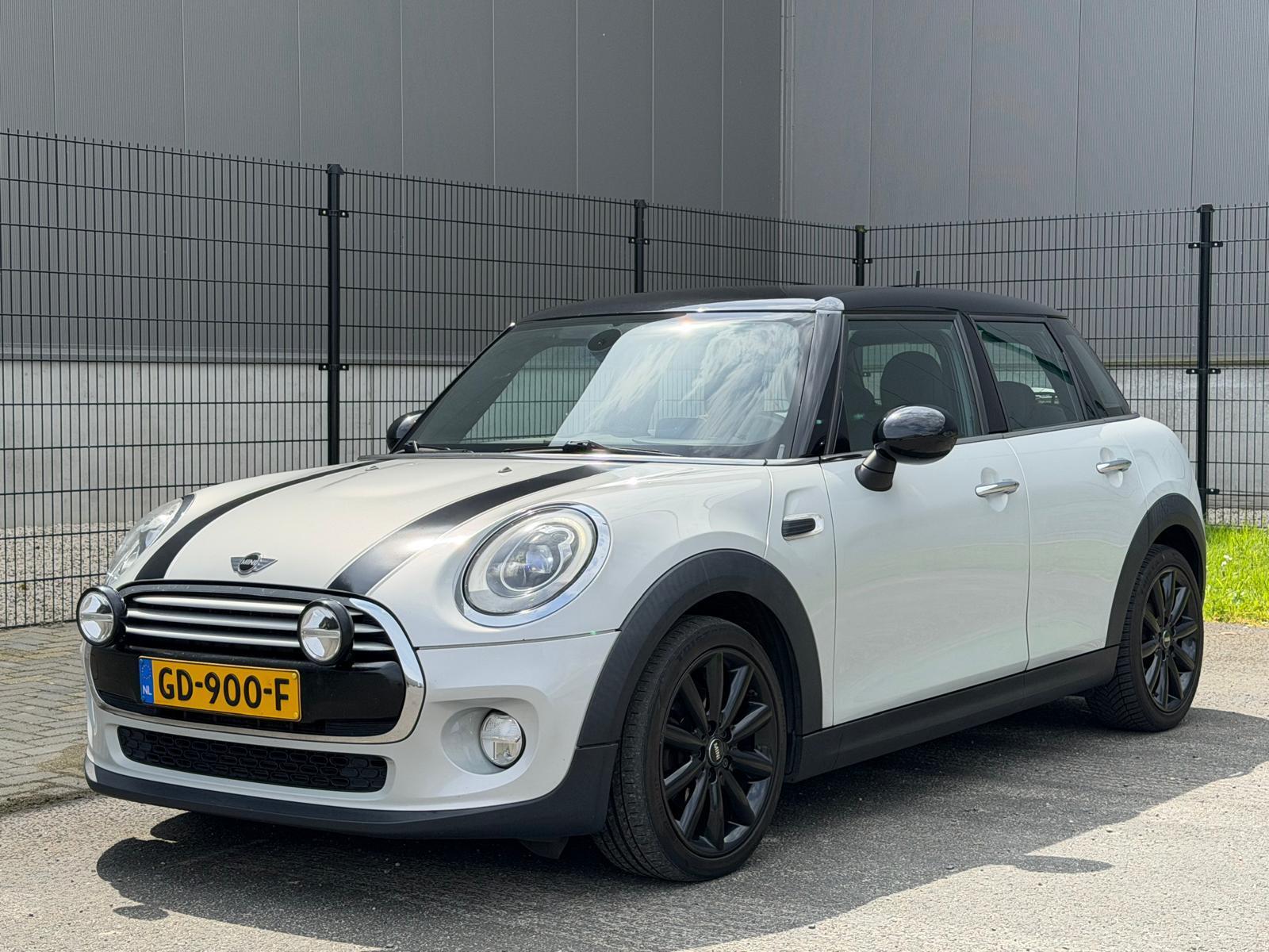 Foto van MINI COOPER
