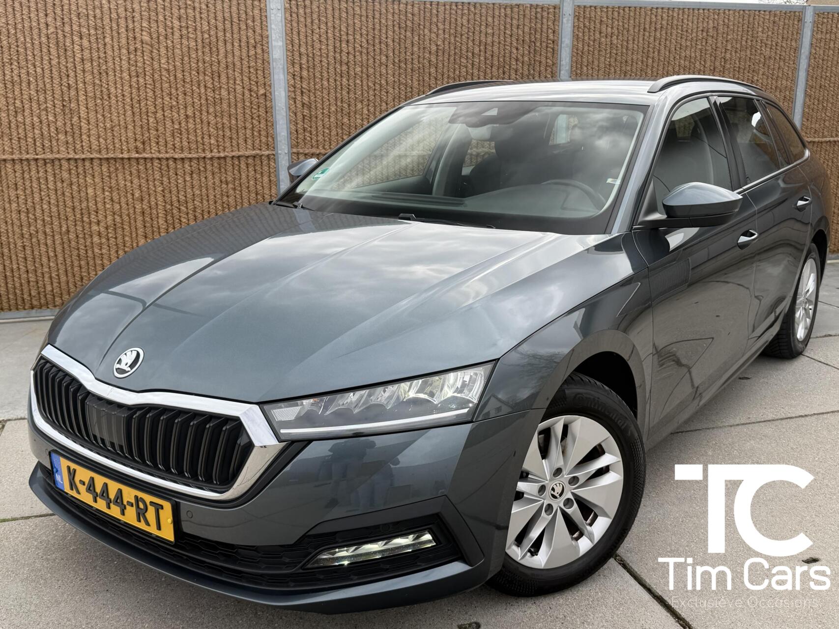 Skoda Octavia 1.0 TSI Business Edition Trekhaak afneembaar | Elektrisch bedienbare achterklep | LED verlichting | Climate & cruise control | Navigatiesysteem | Apple CarPlay/Android Auto | Parkeersensoren voor en achter 2021 - voorkant