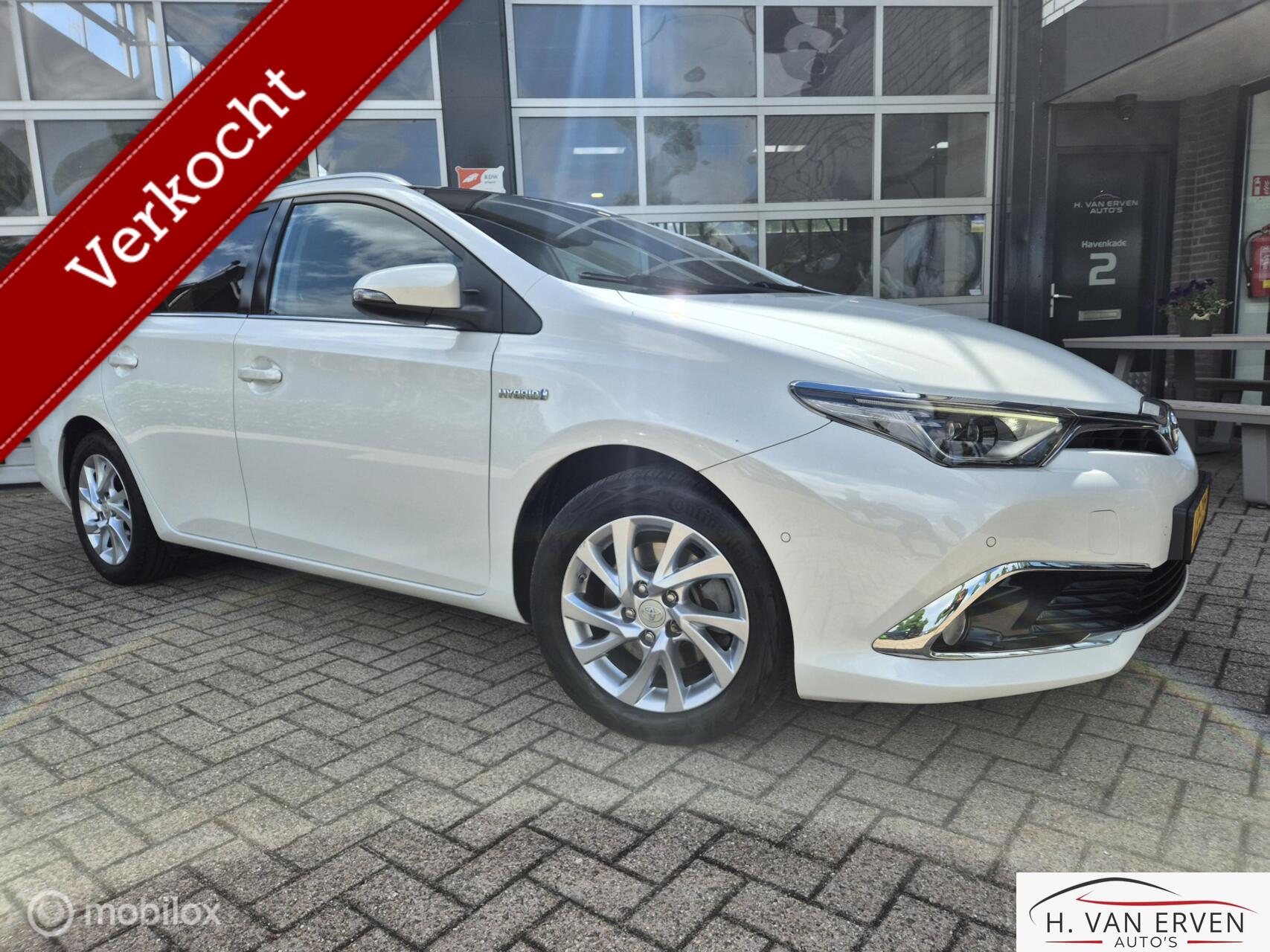 Toyota Toyota Auris 1.8 Hybrid Business Pro PANORAMADAK NAVI NAP 2016 - voorkant