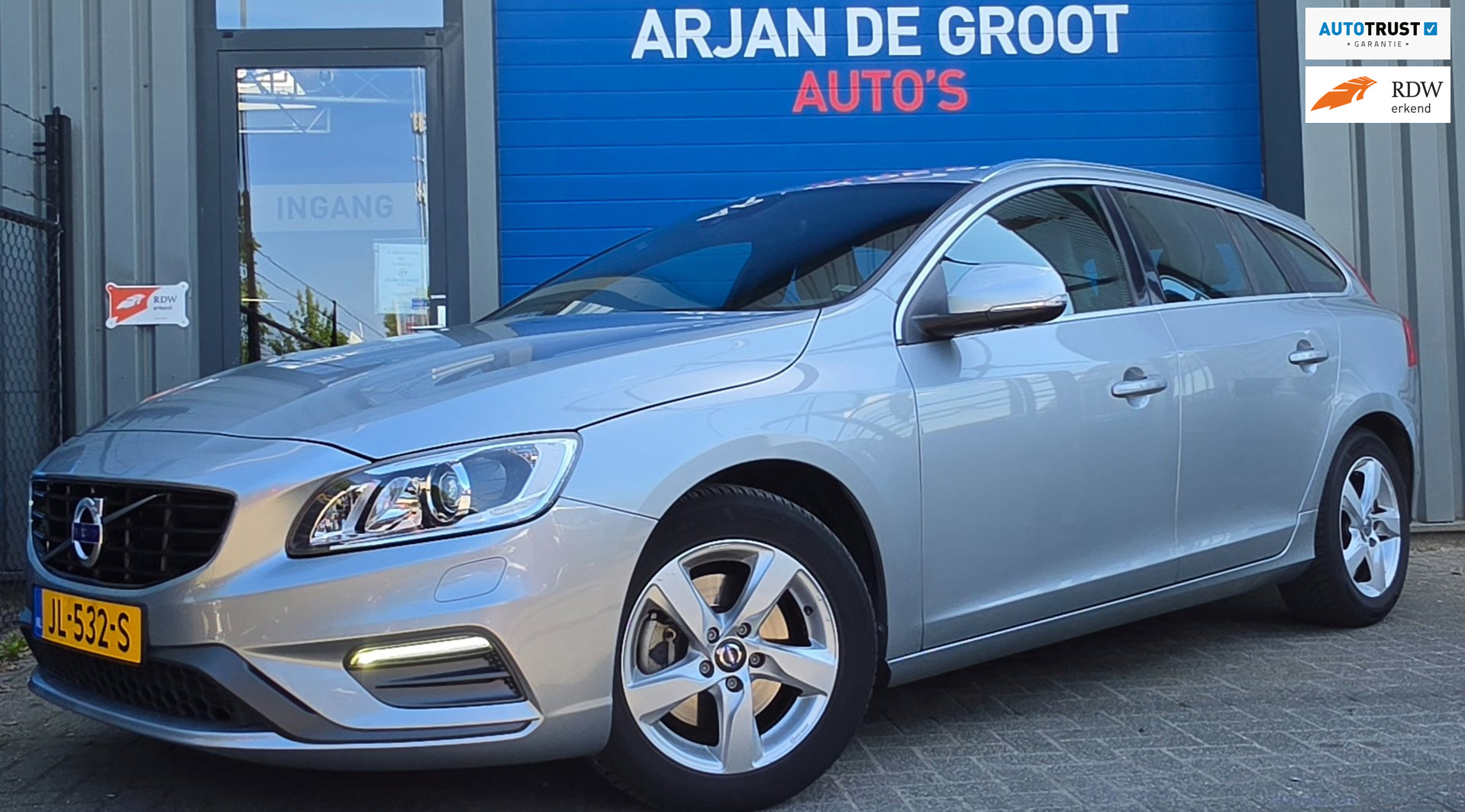 Volvo V60 1.5 T3 R- Design Navi Trekhaak Uniek! NAP! 2016 - voorkant