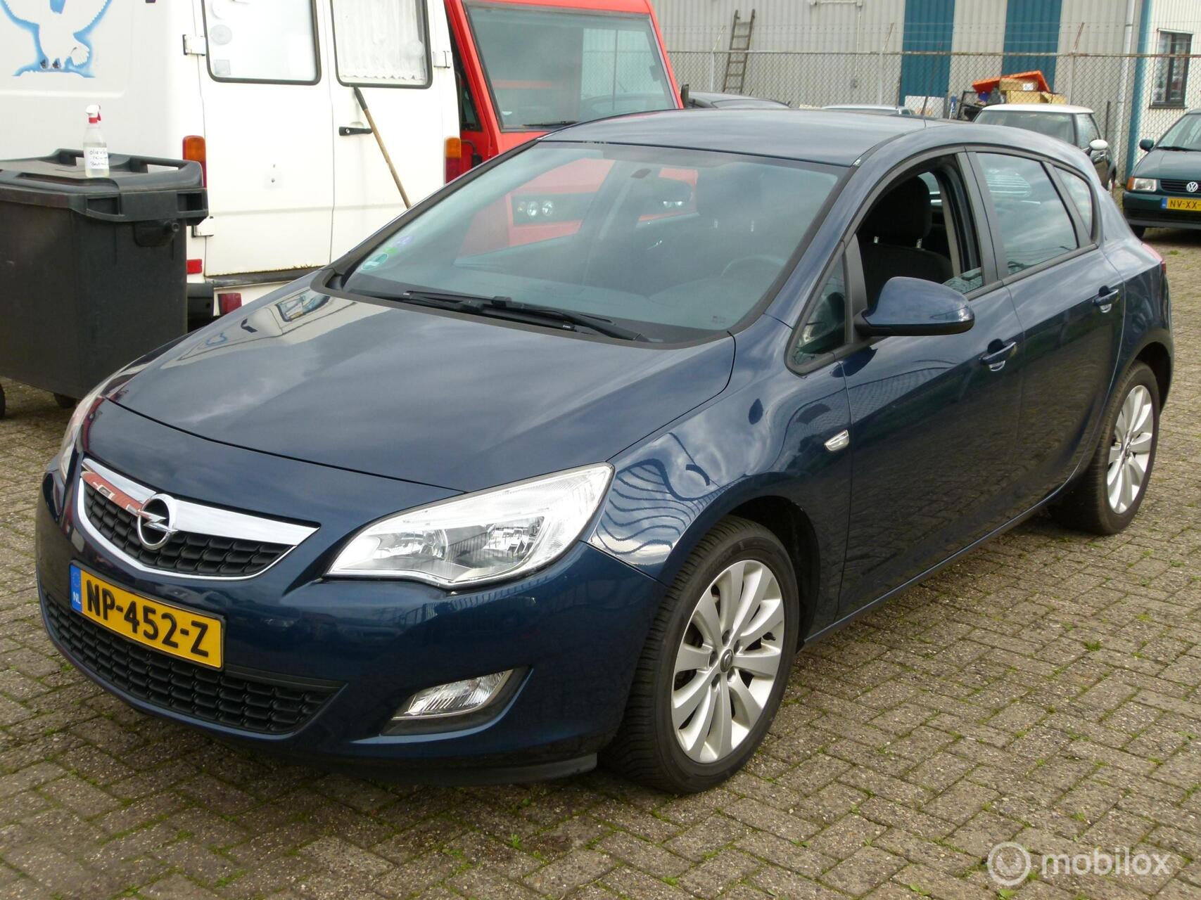 Opel Astra 1.6 Selection 2010 - voorkant
