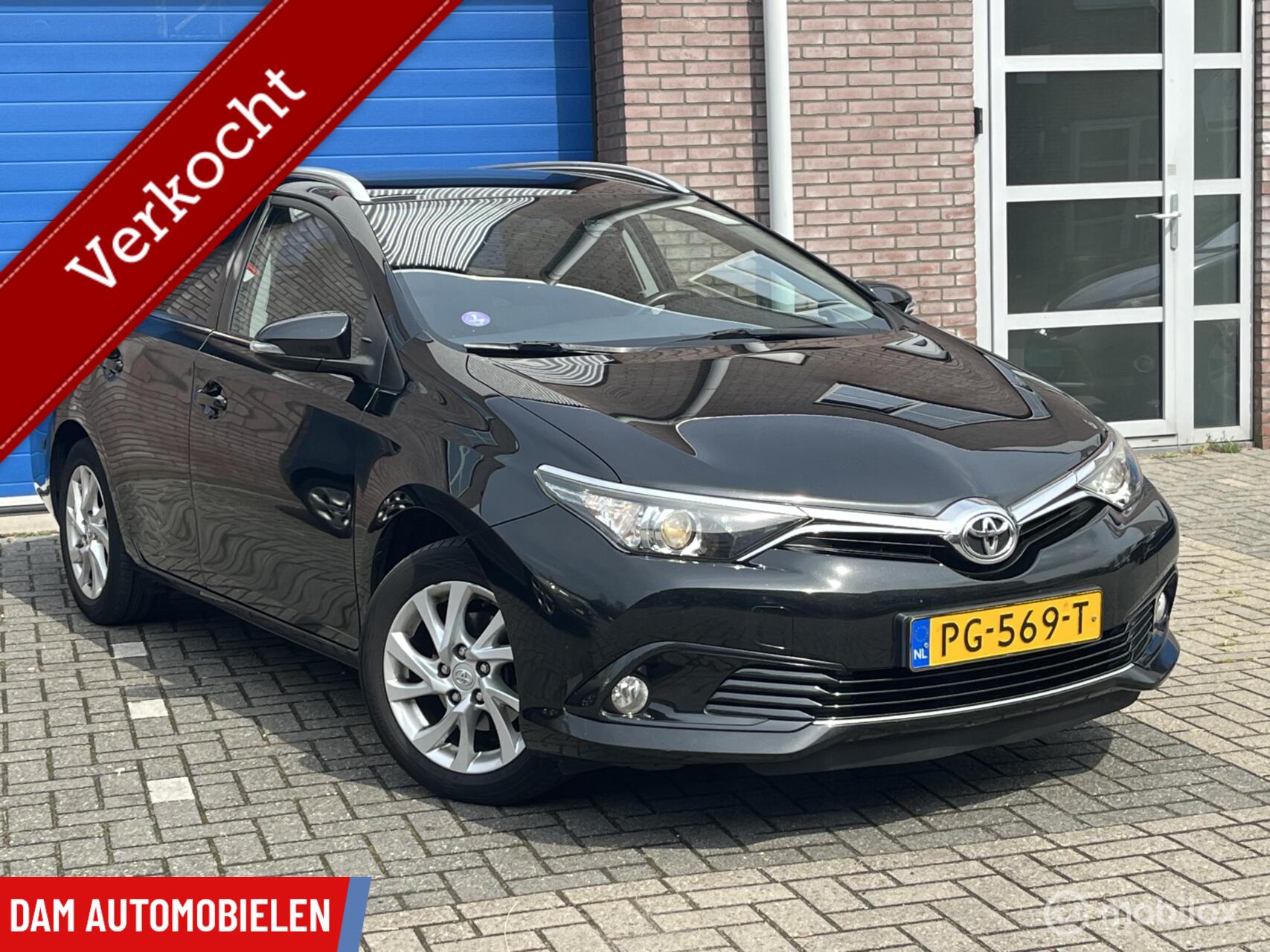 Toyota Toyota Auris 1.2 BJ 2017 Pano,Navi,Camera. NL Auto NAP! 2017 - voorkant