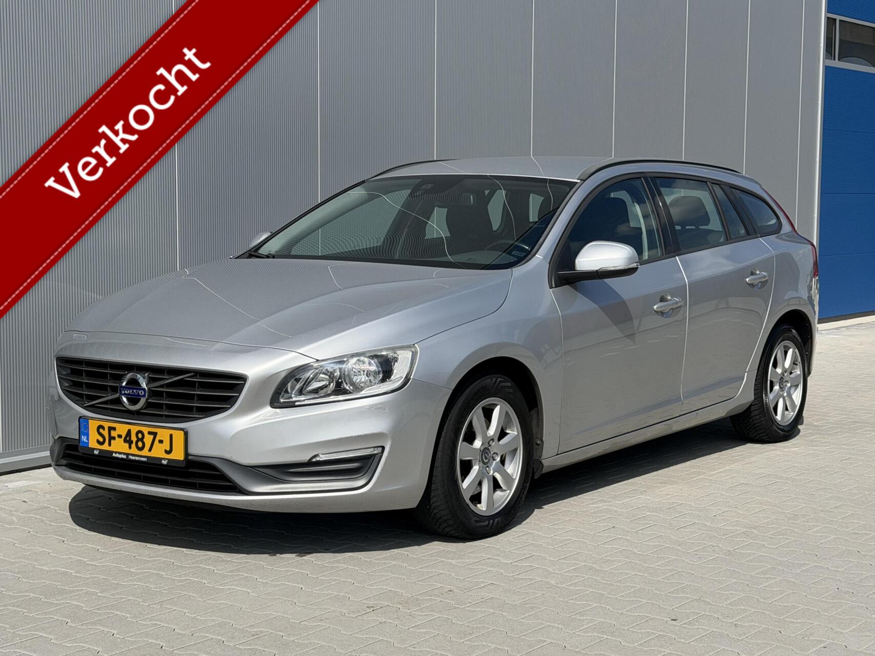 Volvo V60 1.6 D2 Momentum | Navi | Airco | Handgeschakeld 2013 - voorkant