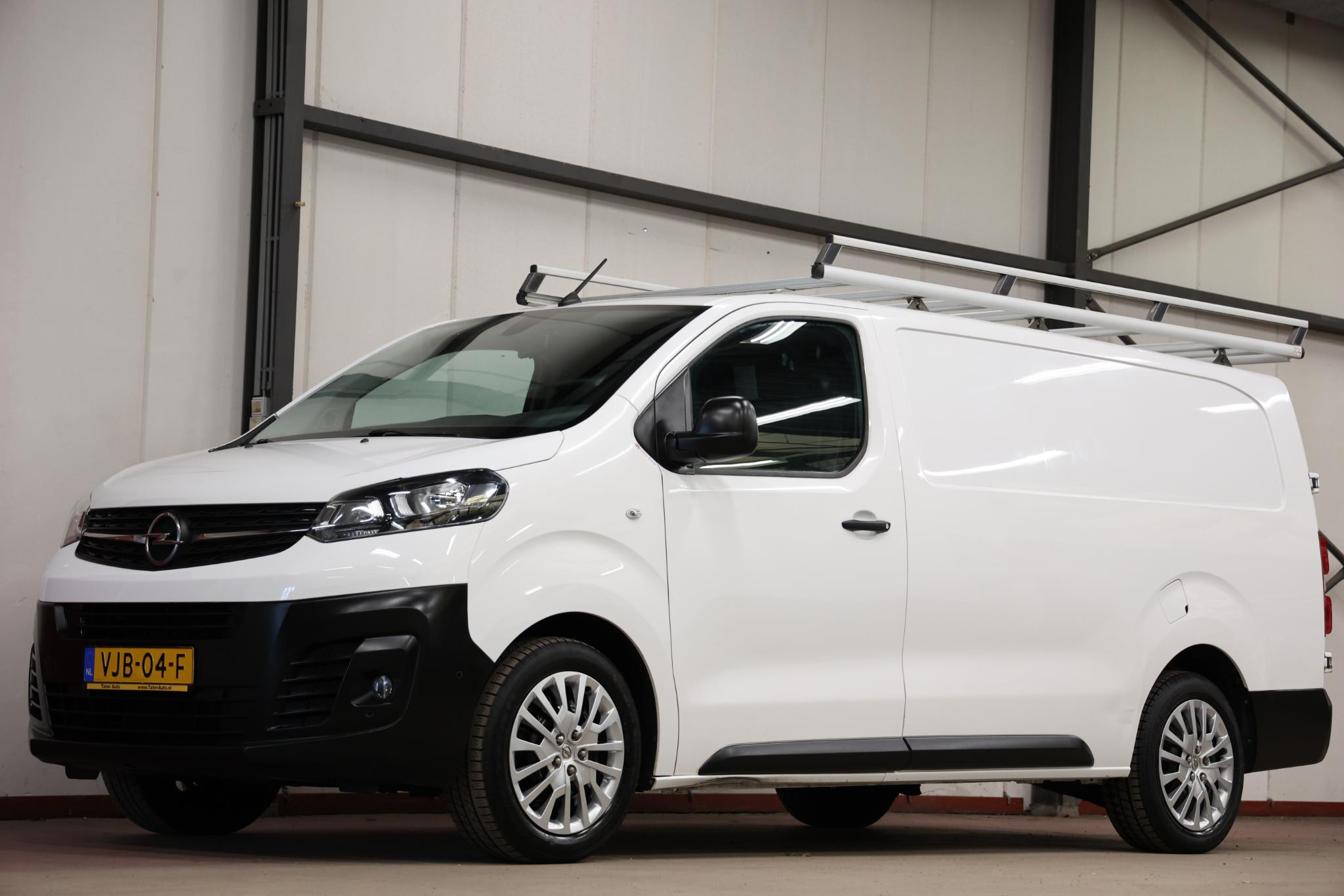 Opel Vivaro 1.5 CDTI L2H1 LANG IMPERIAAL EN TREKHAAK 2021 - voorkant