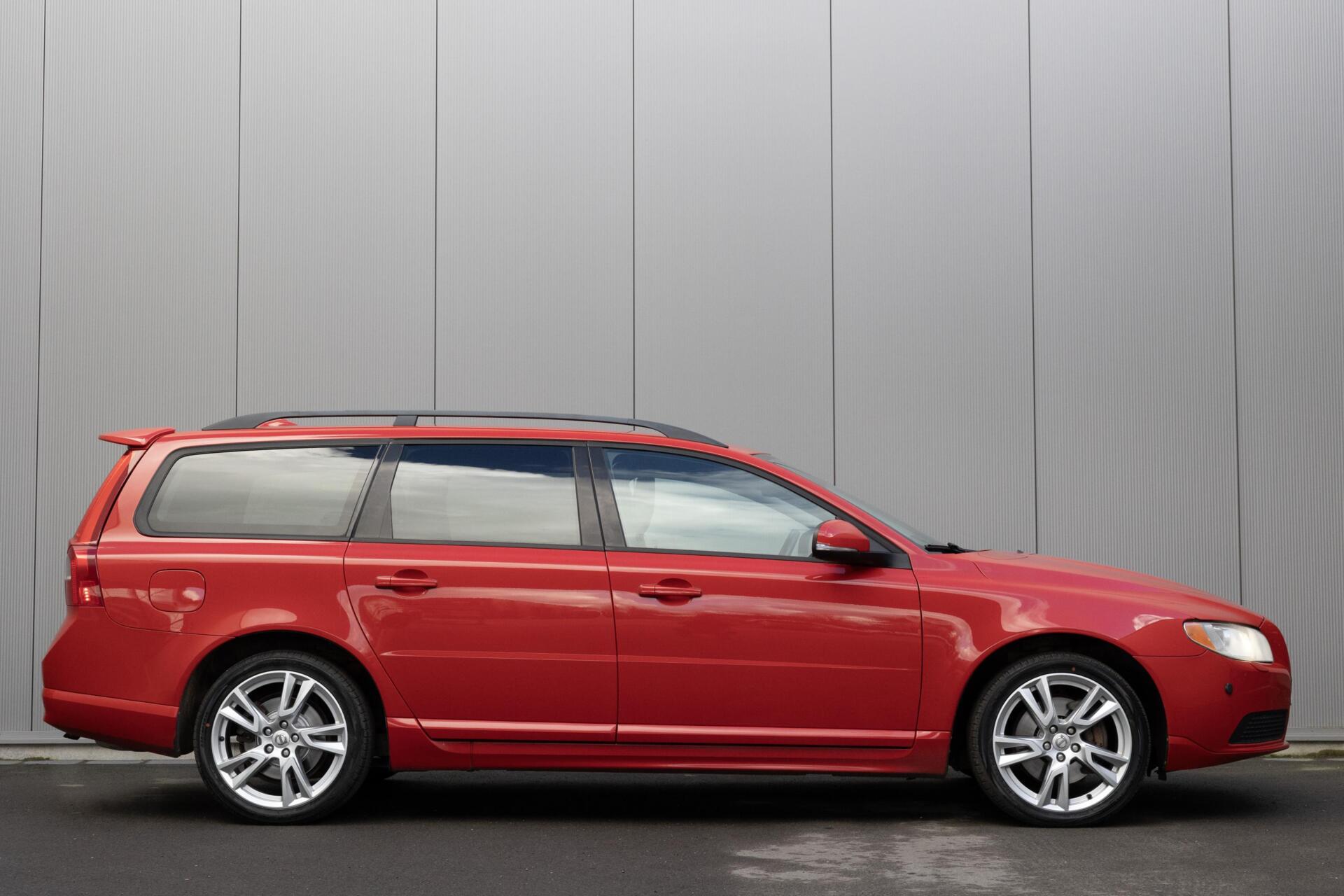 Volvo V70 2.5T Momentum Stoelverwarming|Xenon|230PK 2011 - voorkant