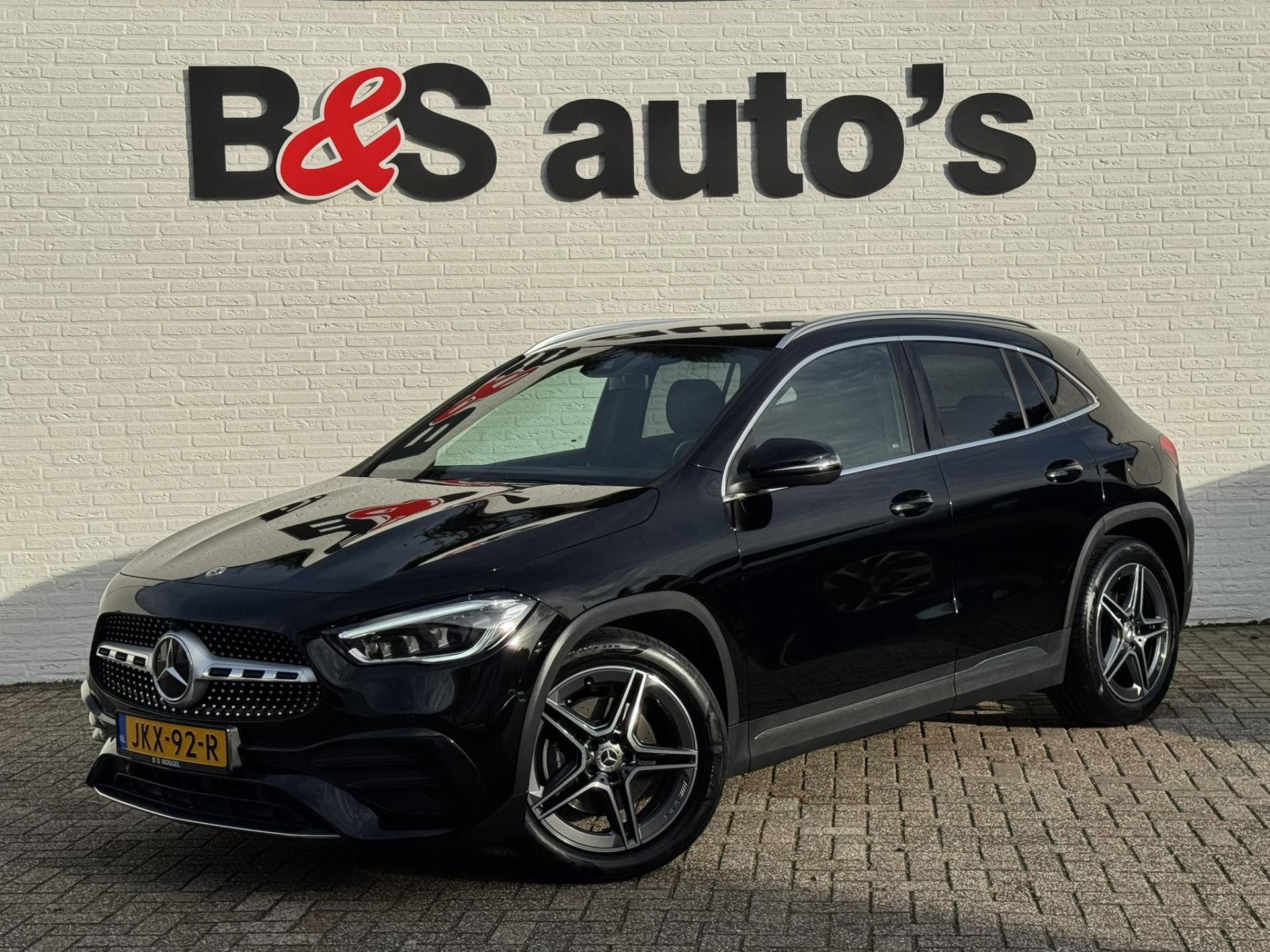 Mercedes-Benz Gla 200 200 AMG Sfeerverlichting Trekhaak Cruise Climate Navigatie Bluetooth Stoelverwarming 2021 - voorkant