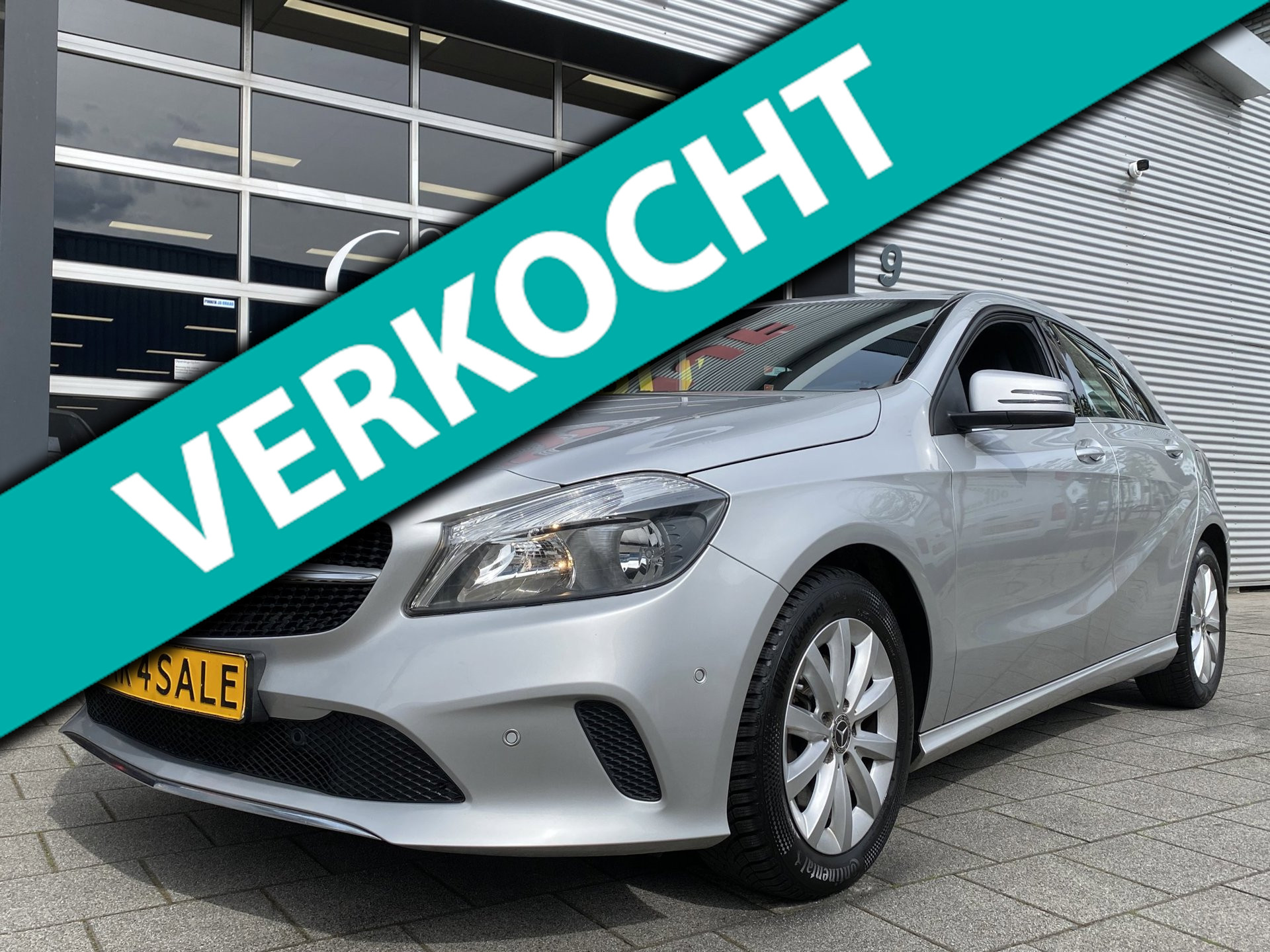 Mercedes-Benz A-klasse 180 BlueEFFICIENCY URBAN - Navigatie I Airco I PDC I LED I Sport interieur I Dealer onderhouden 2017 - voorkant