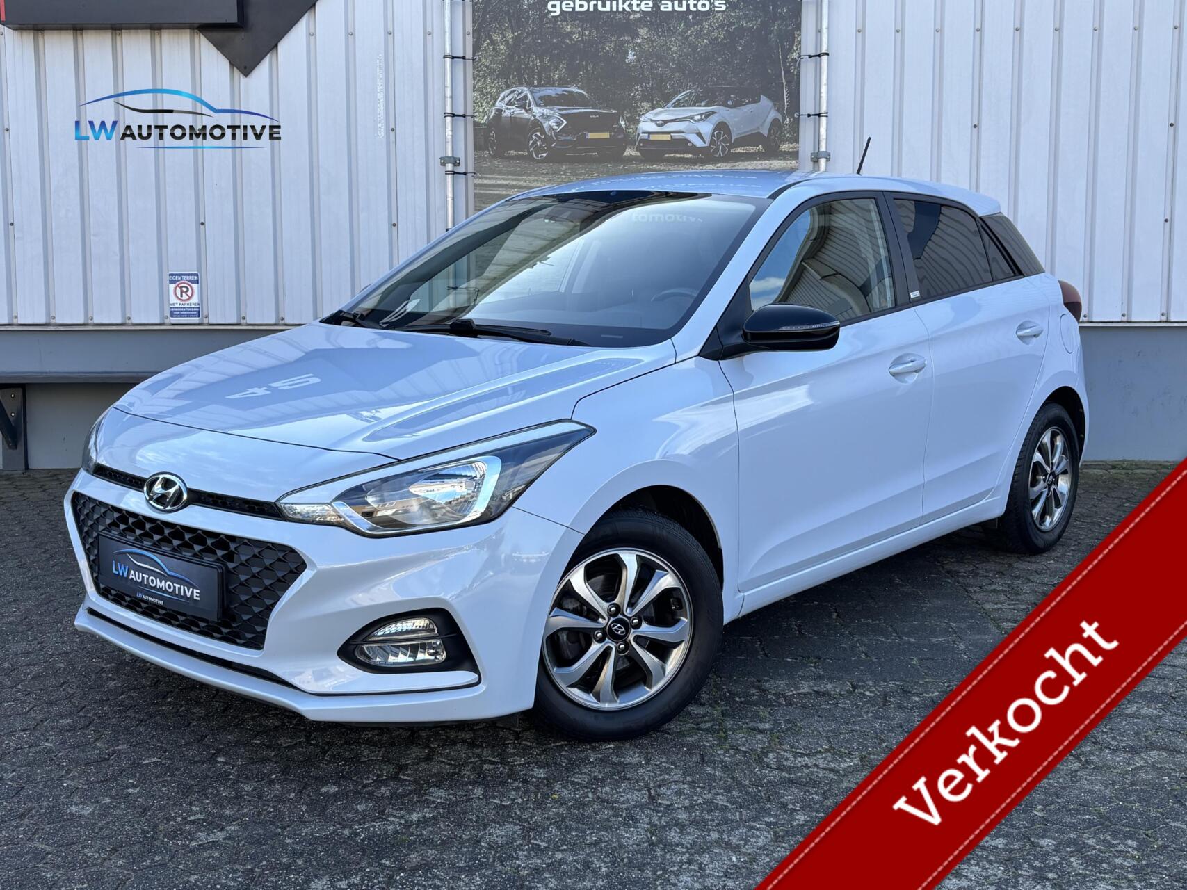 Hyundai I20 1.2 HP 84pk Comfort | Carplay | Camera | Stoel+stuurverwarming 2020 - voorkant