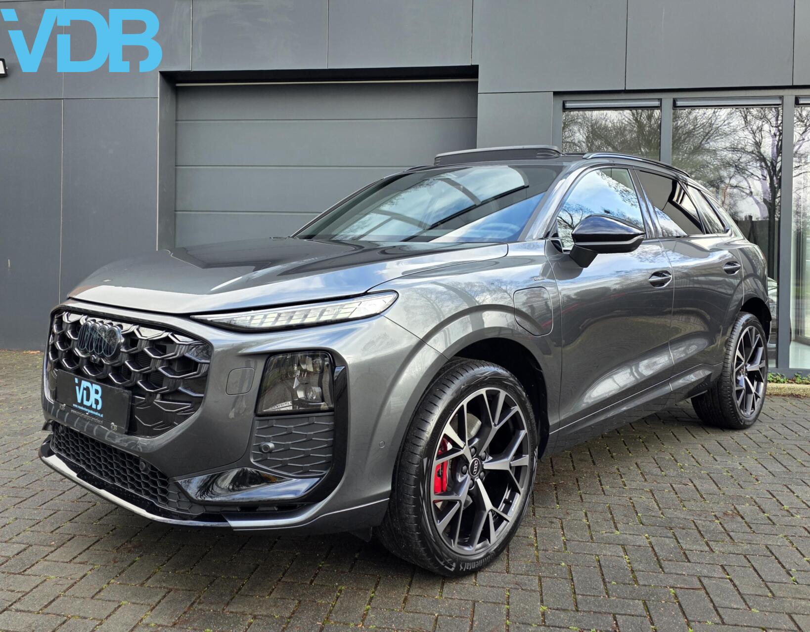 Audi Q3 E-HYBRID 272PK S-Line MEMORY PANO SONOS 360 BOMVOL!! 2025 - voorkant