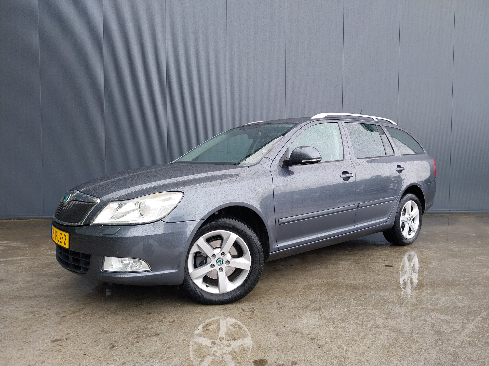 Skoda Octavia 1.2 TSI Elegance Business Line XENON CRUISE NAVI ECC TREKHAAK 2011 - voorkant