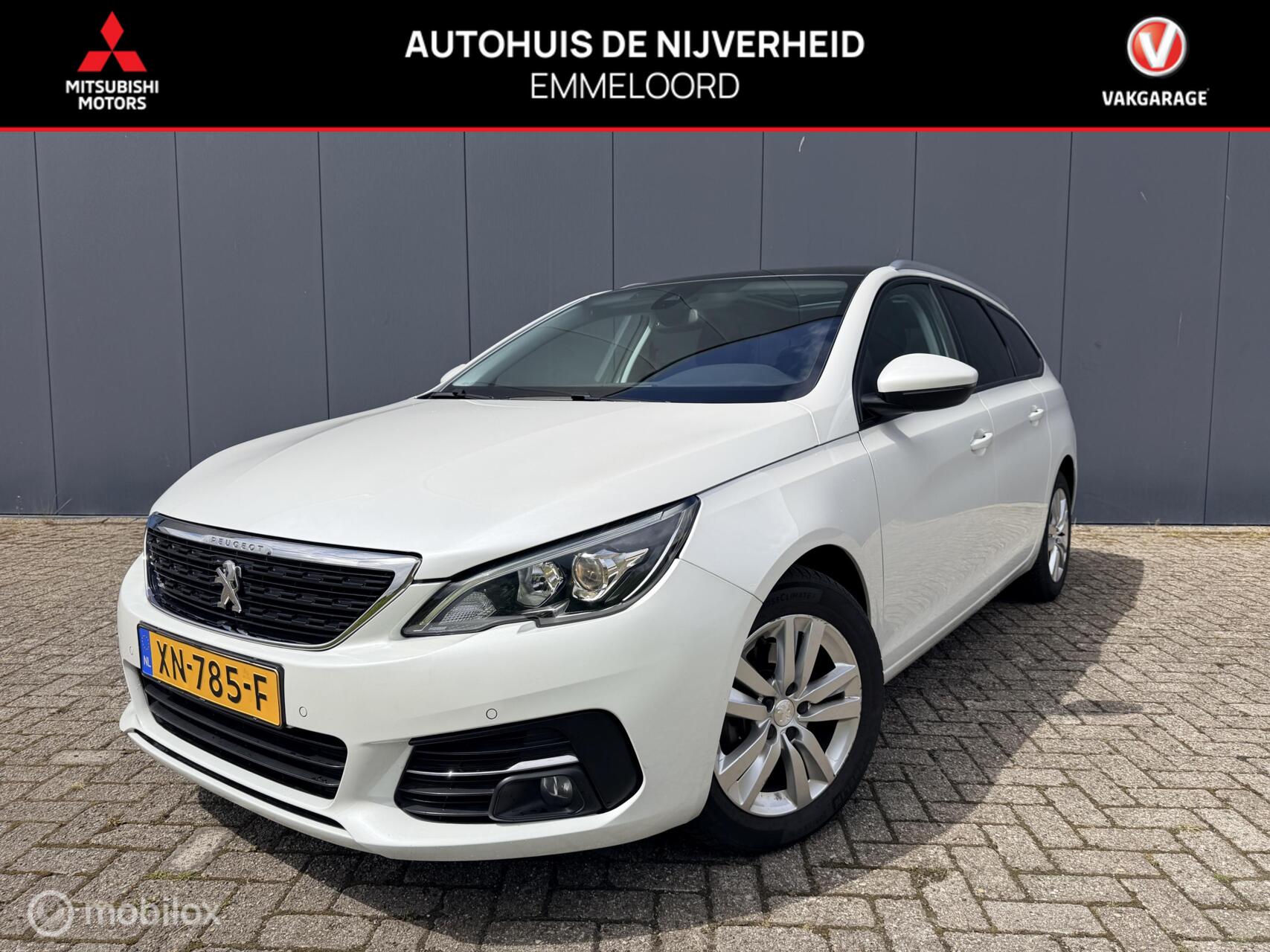Peugeot 308 1.2 PureTech Blue Lease Executive trekhaak panodak 2019 - voorkant