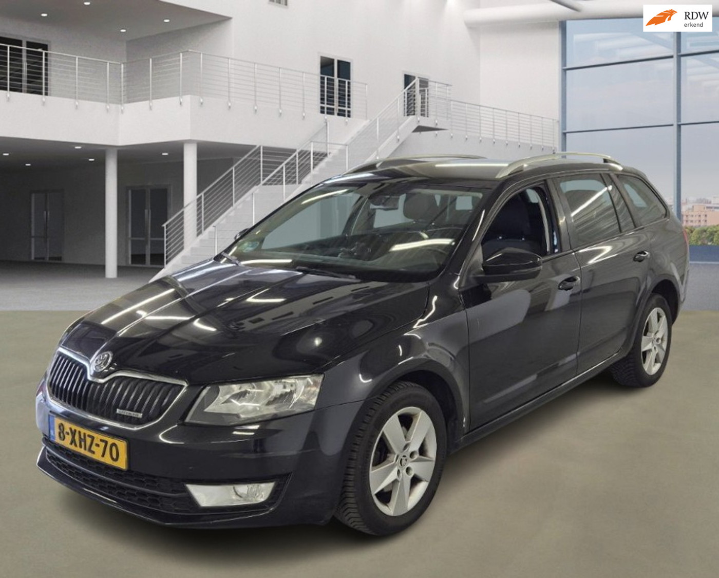 Skoda Octavia 1.6 TDI Greenline NAVI PSENSOR CRUISE TREKHAAK 2 X SLEUTELS 2014 - voorkant