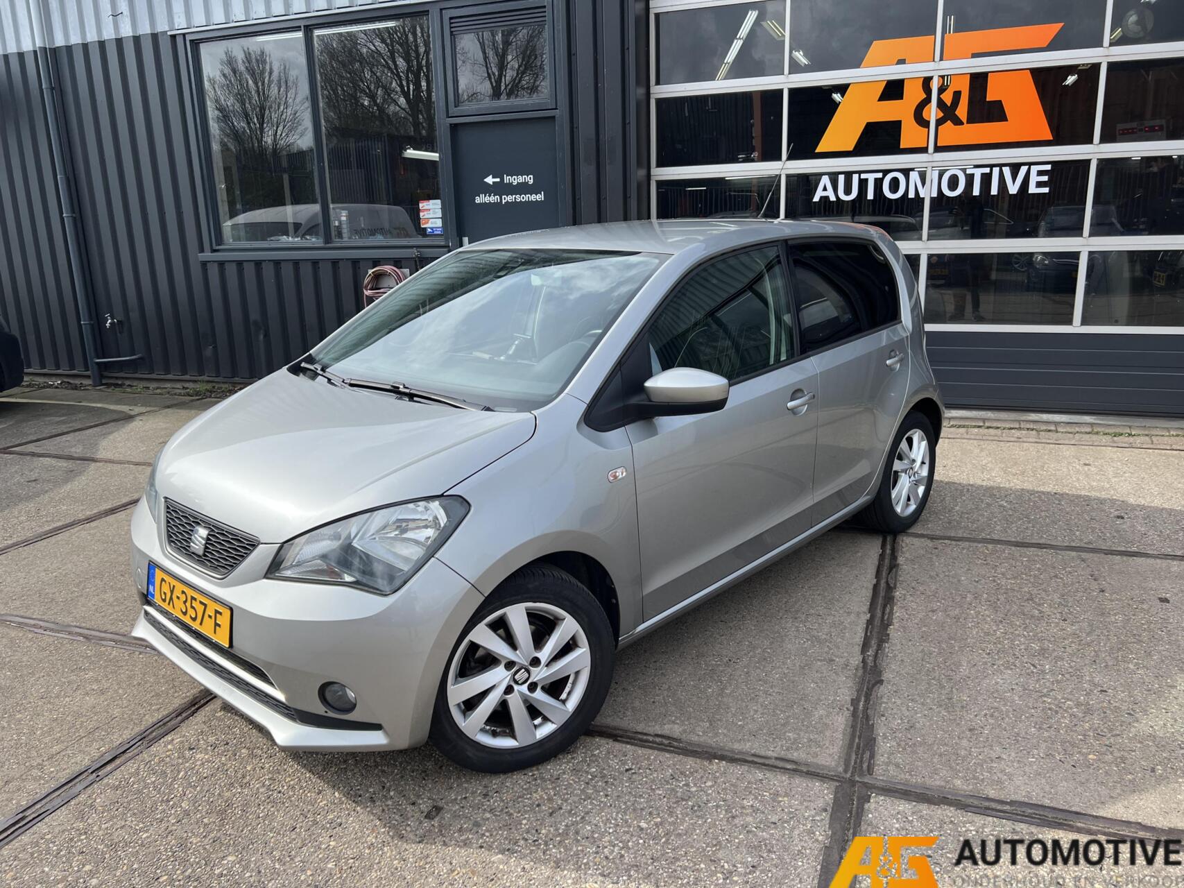 Seat Mii 1.0 Sport 5DRS Grijs 2015 | Airco | Cruise | PDC | 2015 - voorkant