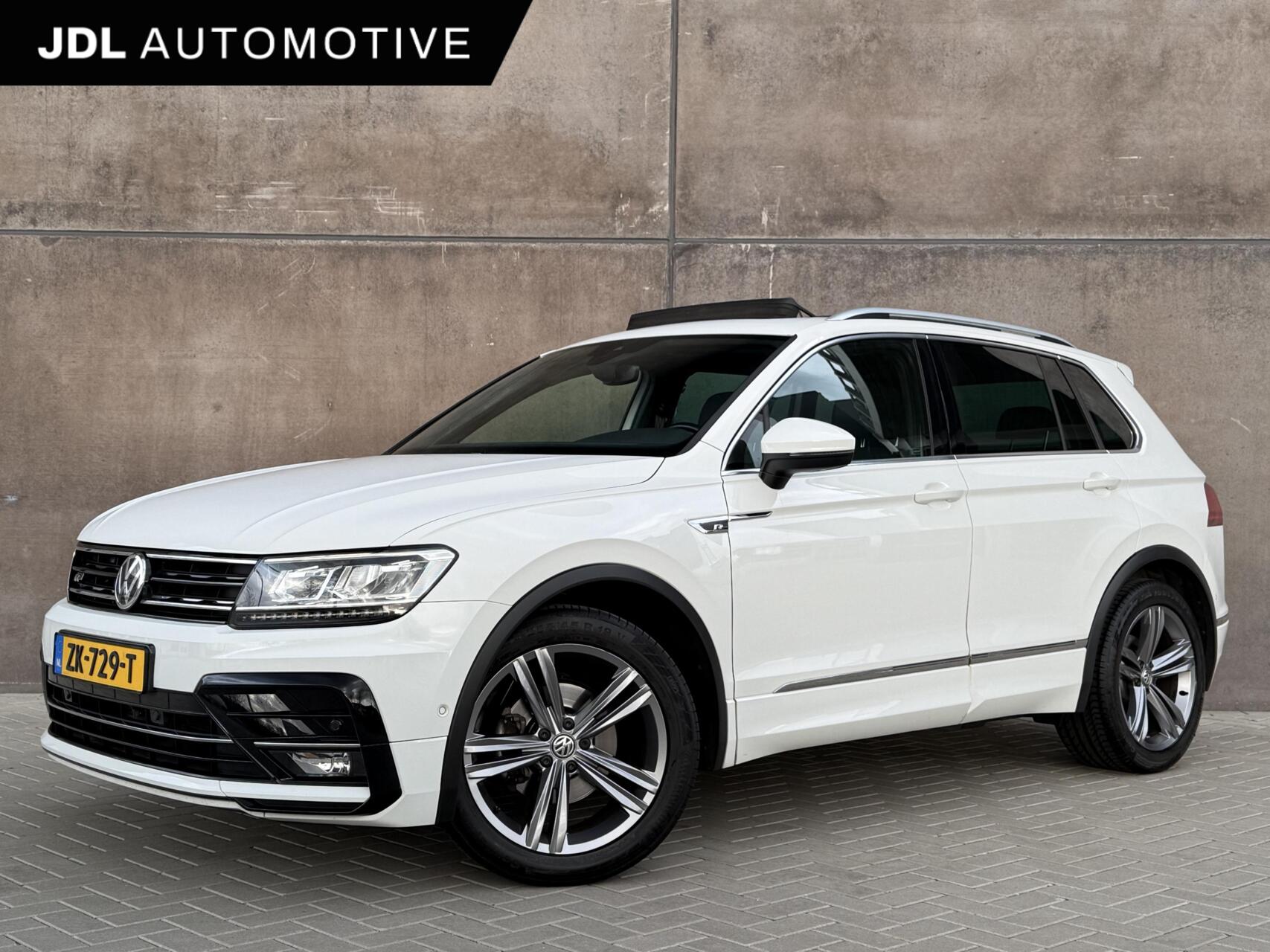 Volkswagen Tiguan 1.5 TSI Highline Business R-line | Trekhaak | Panoramadak | 1ste eigenaar | Dealer onderhouden | Adaptieve Cruise | 2019 - voorkant