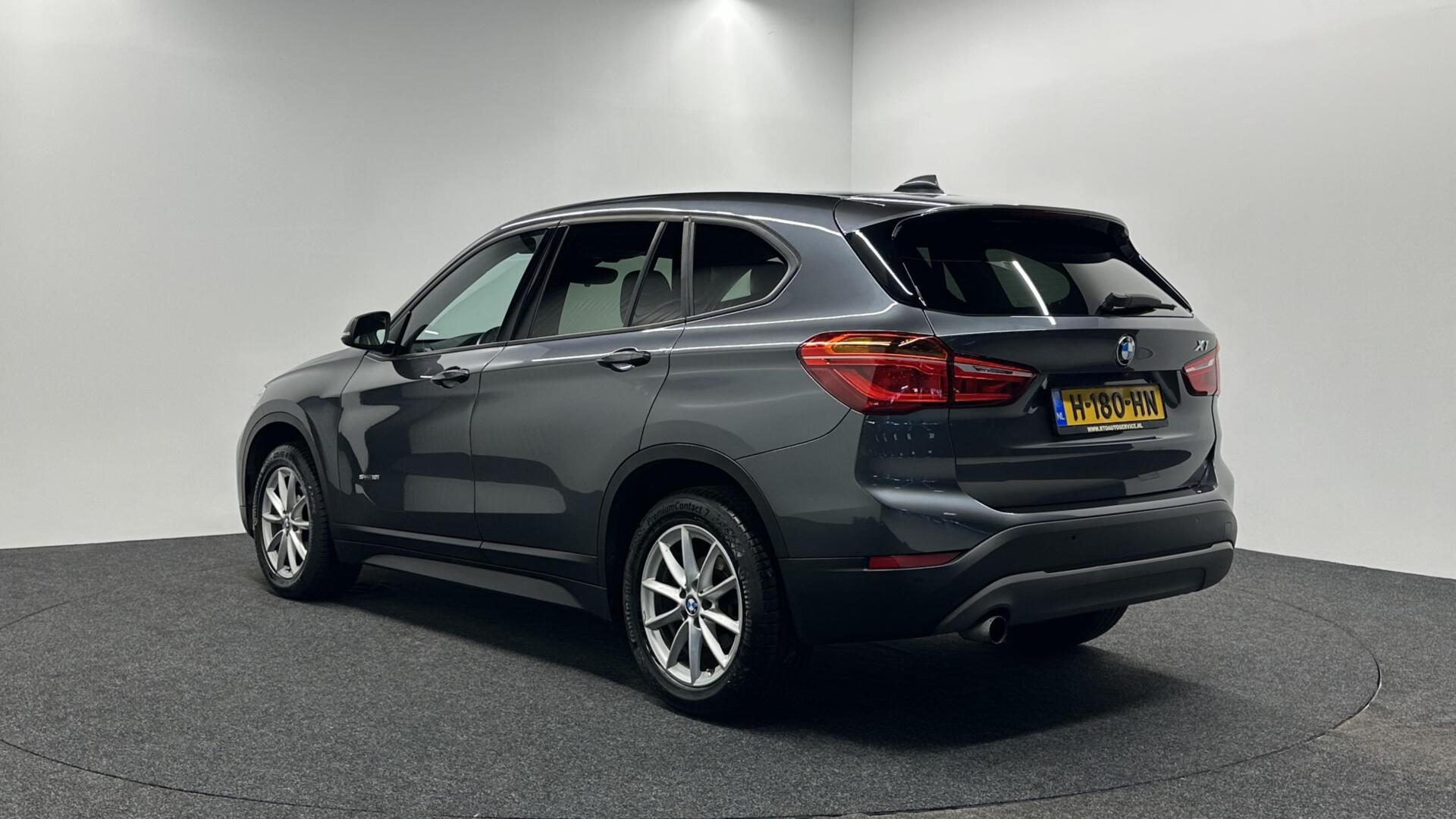 Foto van BMW X1 Sdrive18i