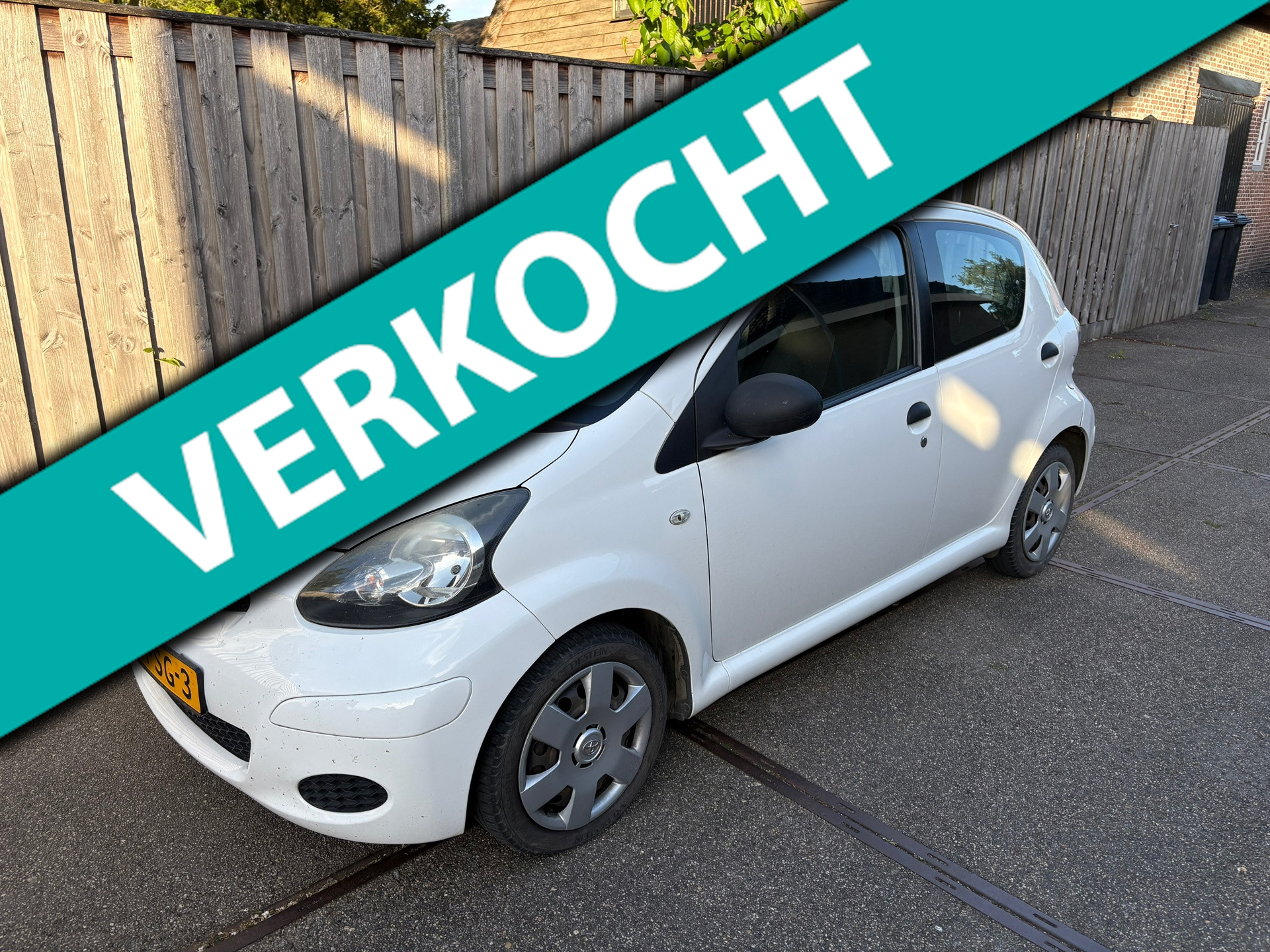 Toyota Toyota Aygo 1.0-12V Access 2011 - voorkant
