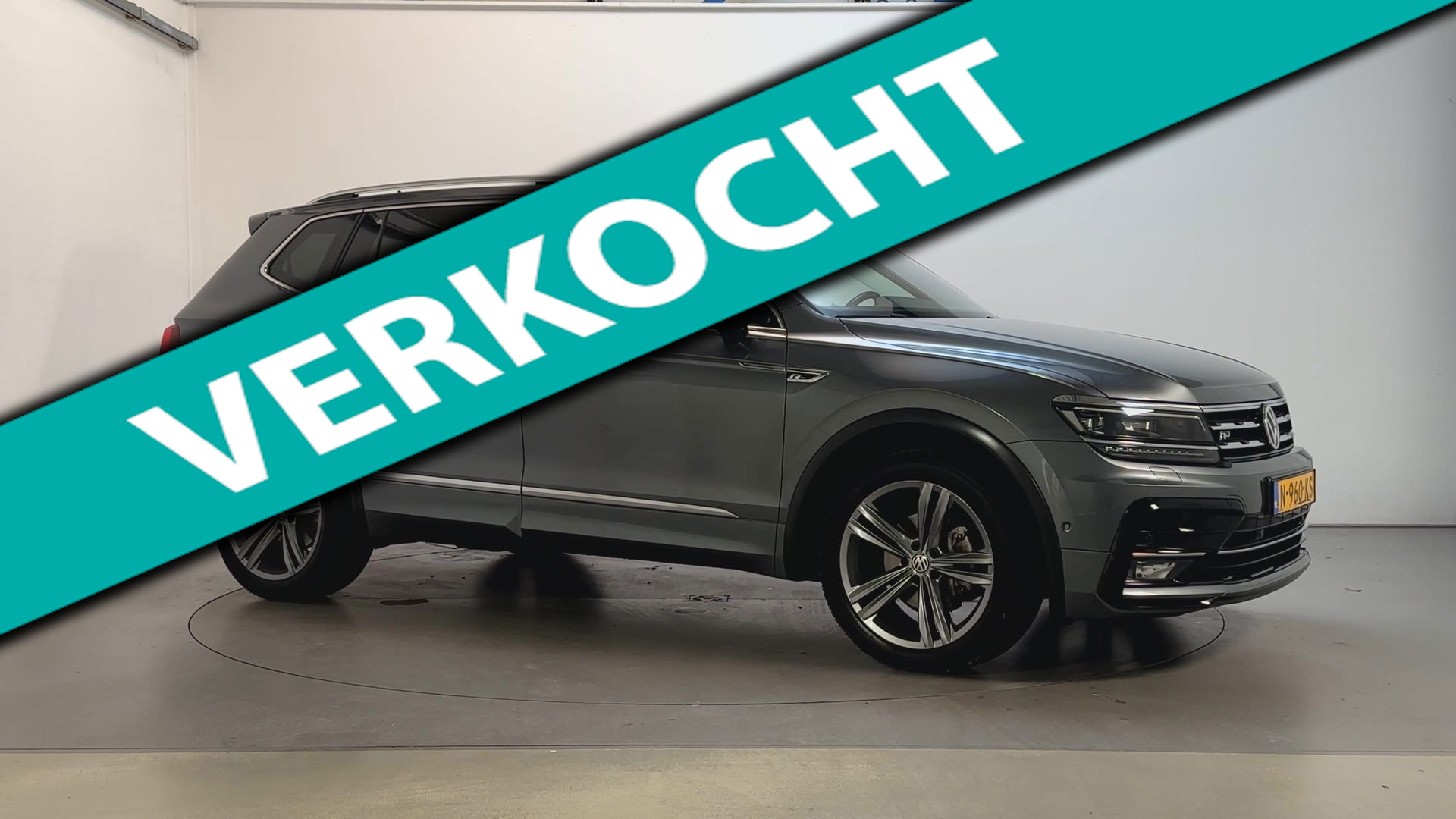 Volkswagen Tiguan 1.5 TSI R-Line Business+ 7p. Panormadak Camera Stoelverwarming Virtual Cockpit 2021 - voorkant