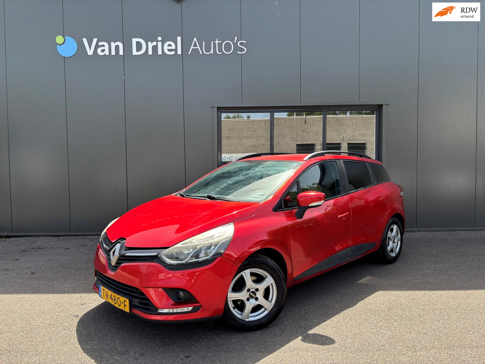 Renault Clio TCe Zen / Navigatie / Trekhaak / Parkeersensoren achter! 2017 - voorkant