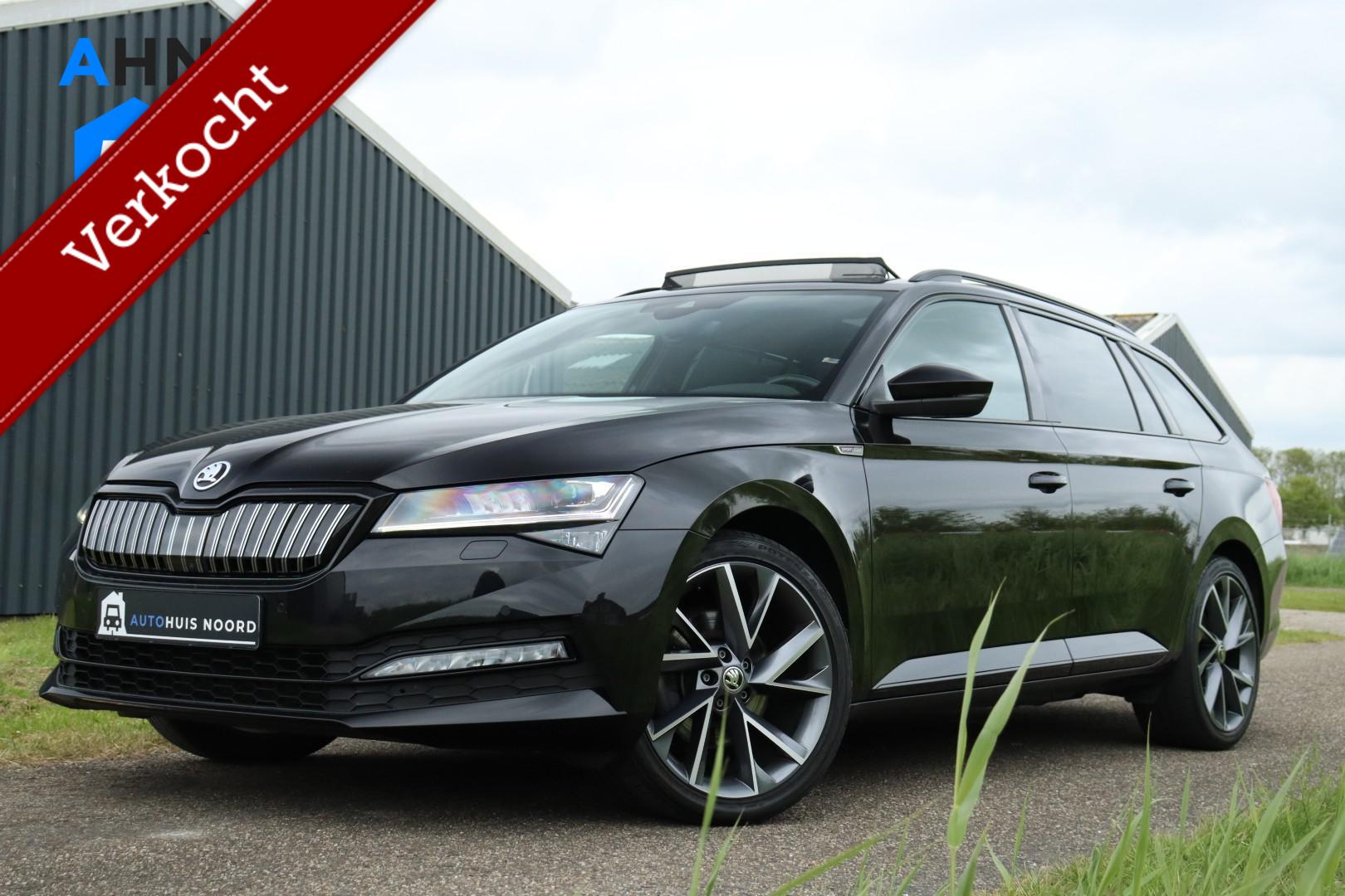 Skoda Superb iV / 218 PK / DSG / VOL OPTIES / Sportline / Black Edition / Virtual Cockpit / Pano / 360 Camera / Cruise Control / Trekhaak / Canton / 19"! 2021 - voorkant