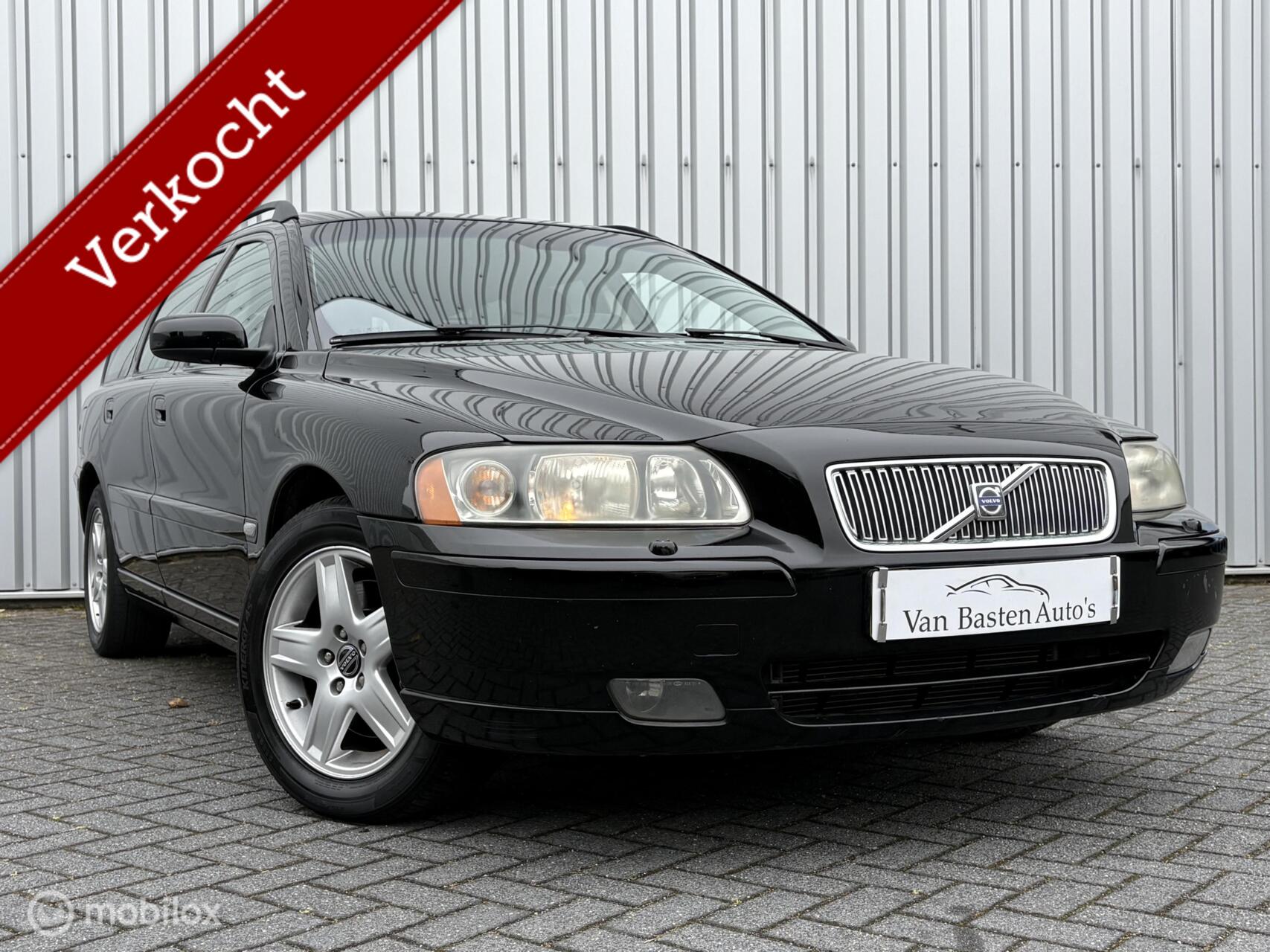Volvo V70 2.5T Momentum | 210pk | NAP | Trekhaak |Youngtimer | Clima | Cruise | Navi | Volledige historie | 2005 - voorkant