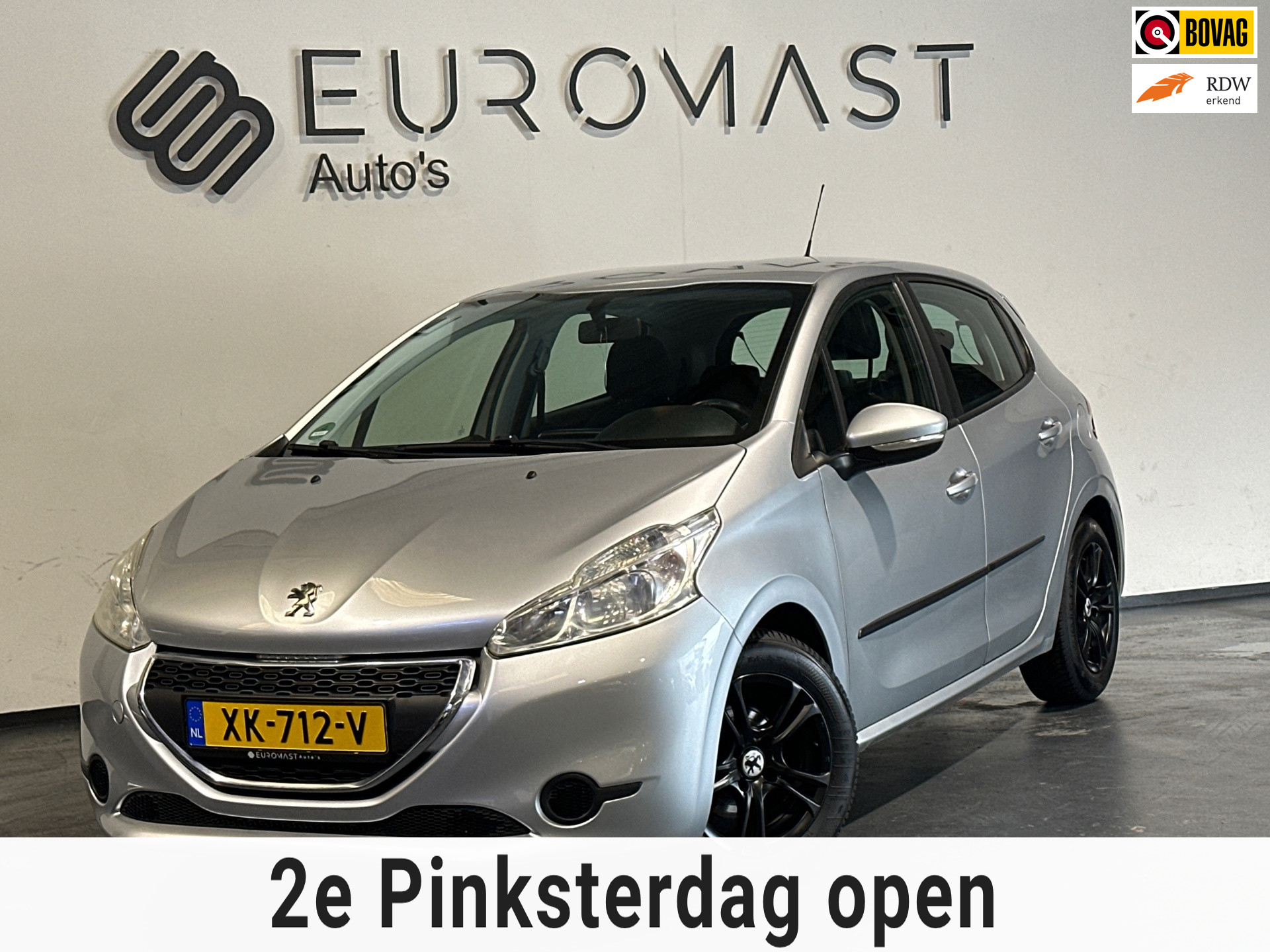 Peugeot 208 1.2 PureTech Active Automaat Airco Cruise Trekhaak Nieuwe Apk 2016 - voorkant