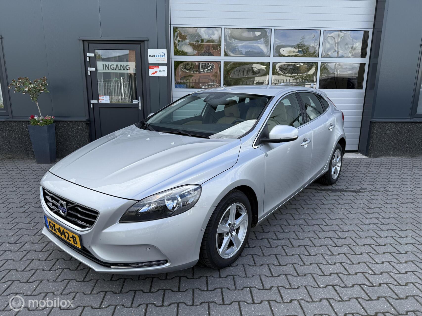 Volvo V40 2.0 D2 Momentum / Nederlandse Auto! 2015 - voorkant