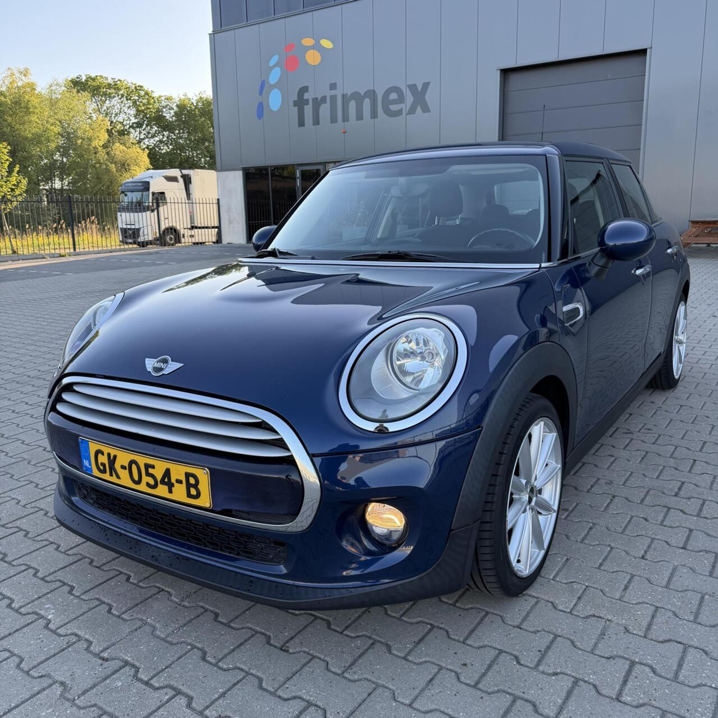 Foto van MINI COOPER