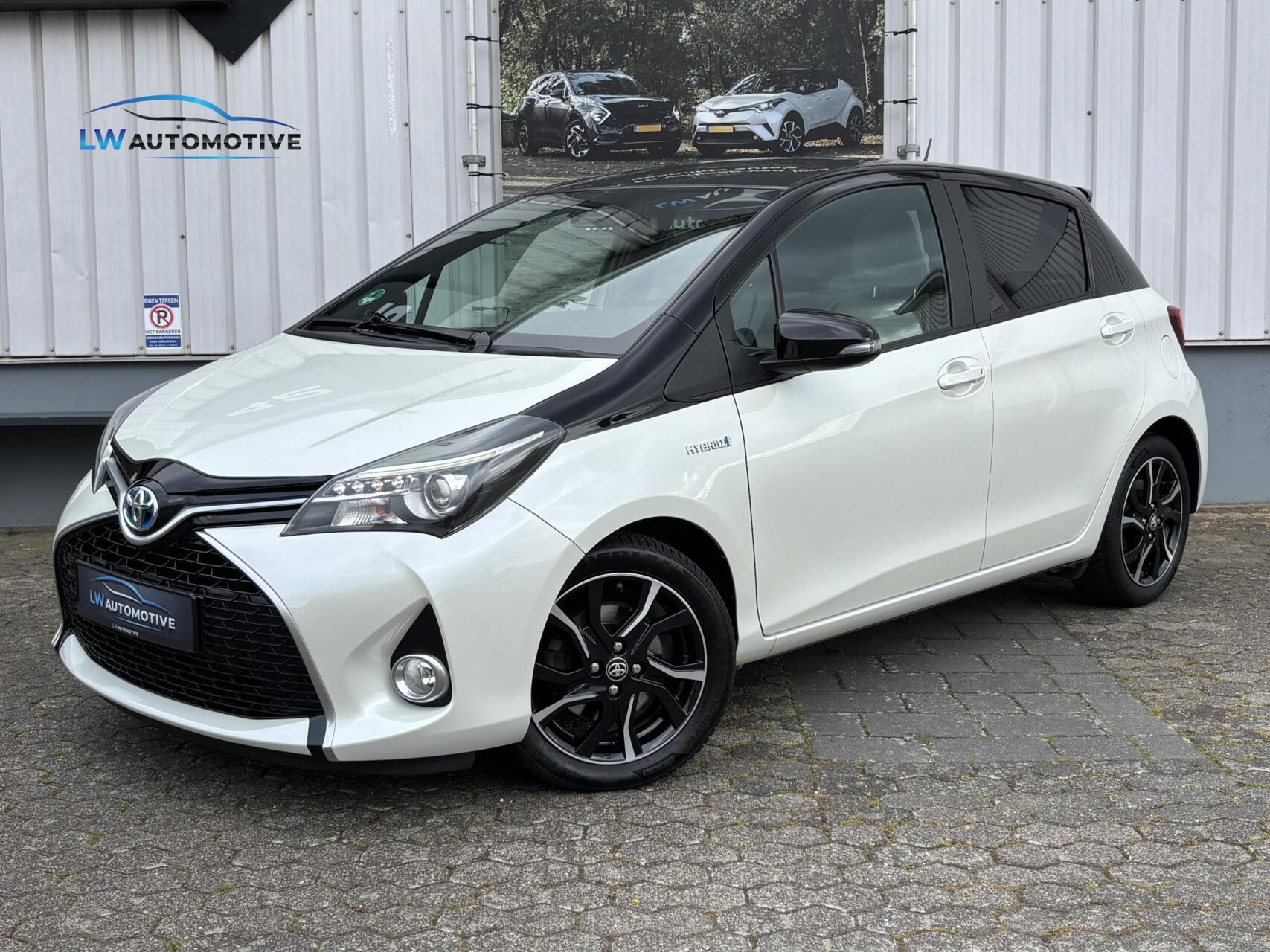 Toyota Toyota Yaris Hybrid 1.5 Hybrid Dynamic Bi-Tone | Navi | Keyless | Camera | Stoelverwarming 2016 - voorkant