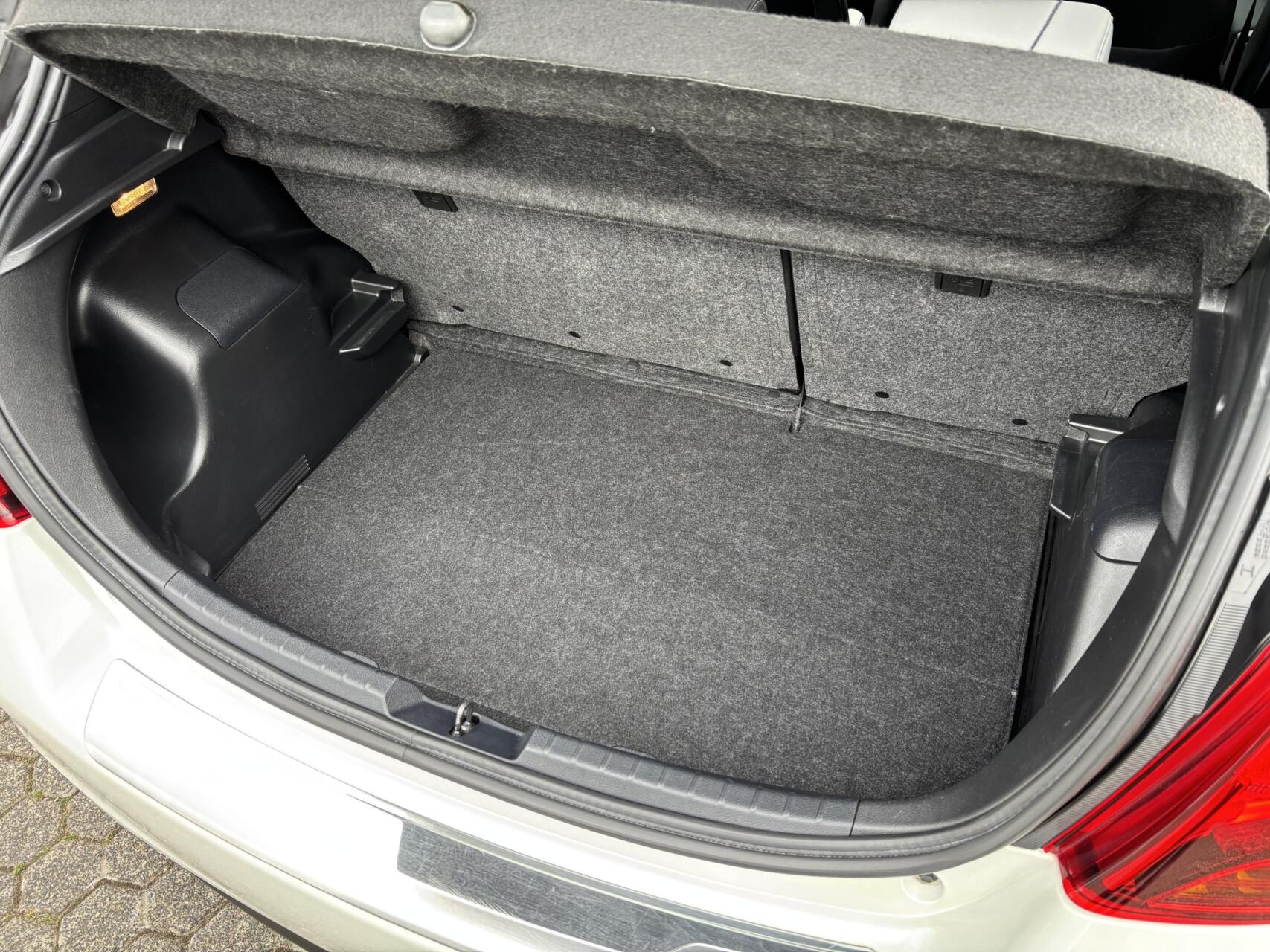 Foto van Toyota Toyota Yaris Hybrid