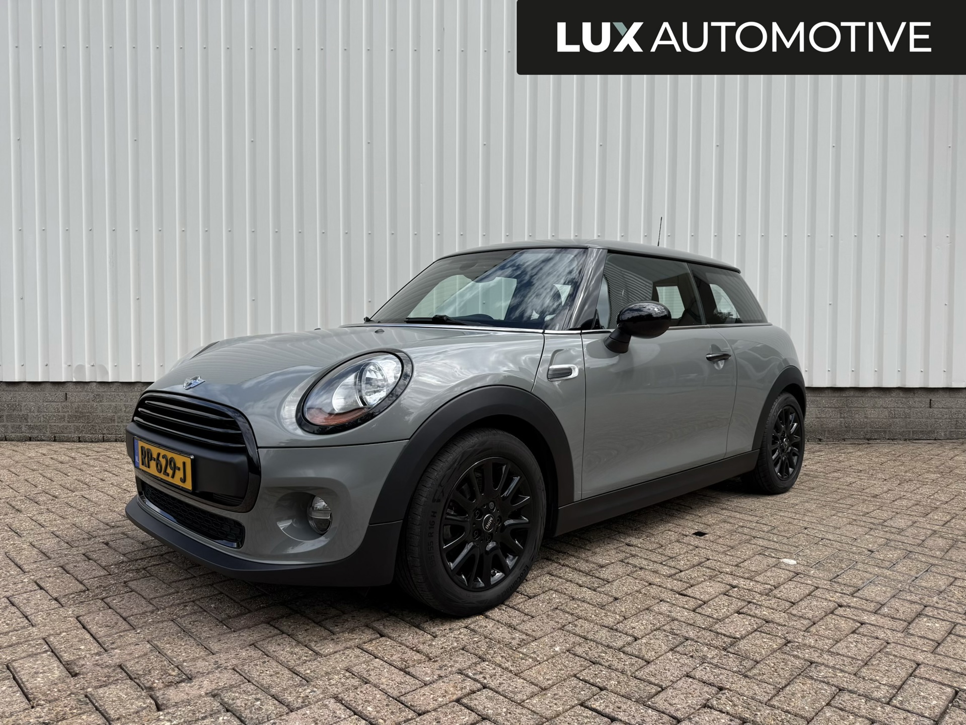 Foto van MINI ONE