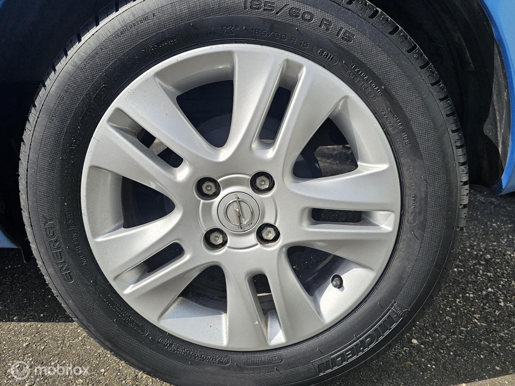 Foto van Opel Agila