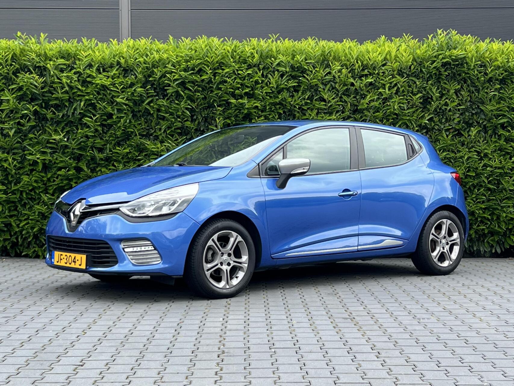 Renault Clio 0.9 TCe Expression, GT-LINE, R-LINK, AIRCO, NAVIGATIE, CRUISE CONTROL, LICHTMETAAL 16" 2016 - voorkant