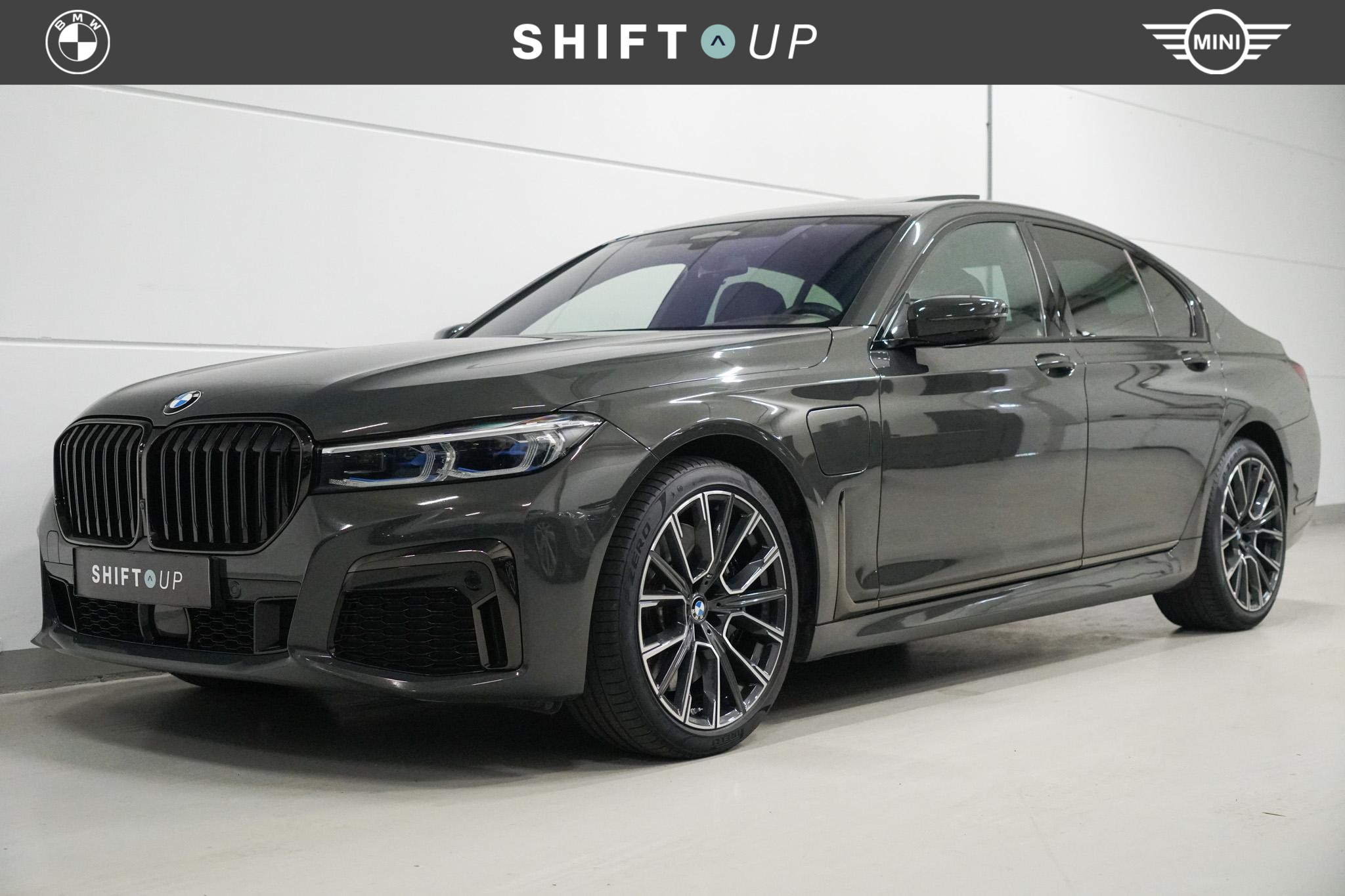 Foto van BMW 745E