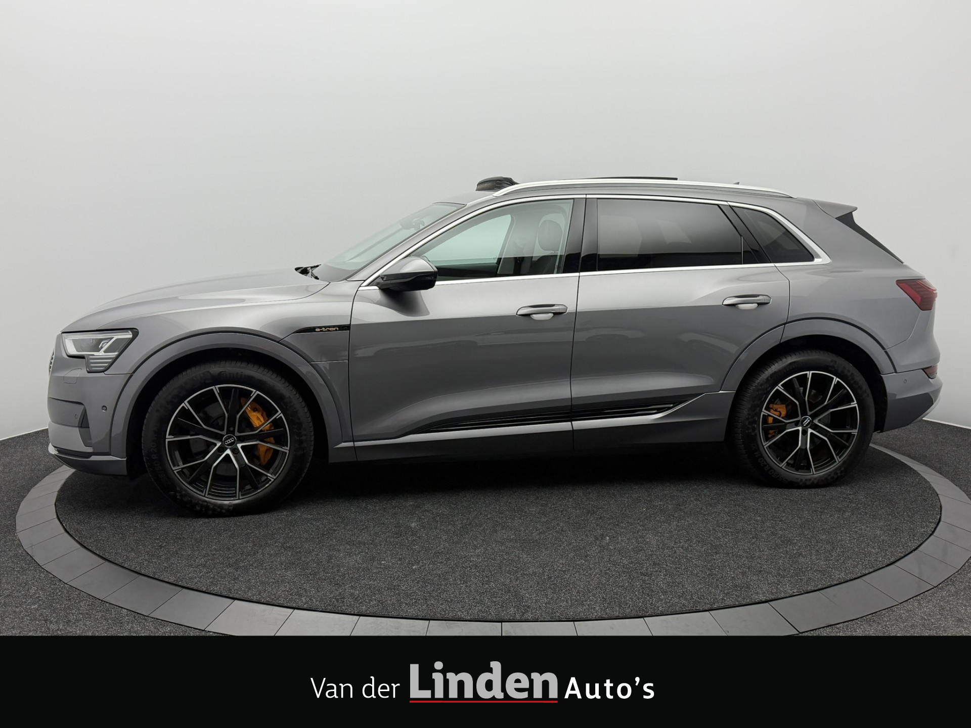 Audi E-tron 55 55 quattro Business Edition Plus 95 kWh SOH 94,8% | Panoramadak | Camera|  Leer | Luchtvering | Navigatie 2020 - voorkant