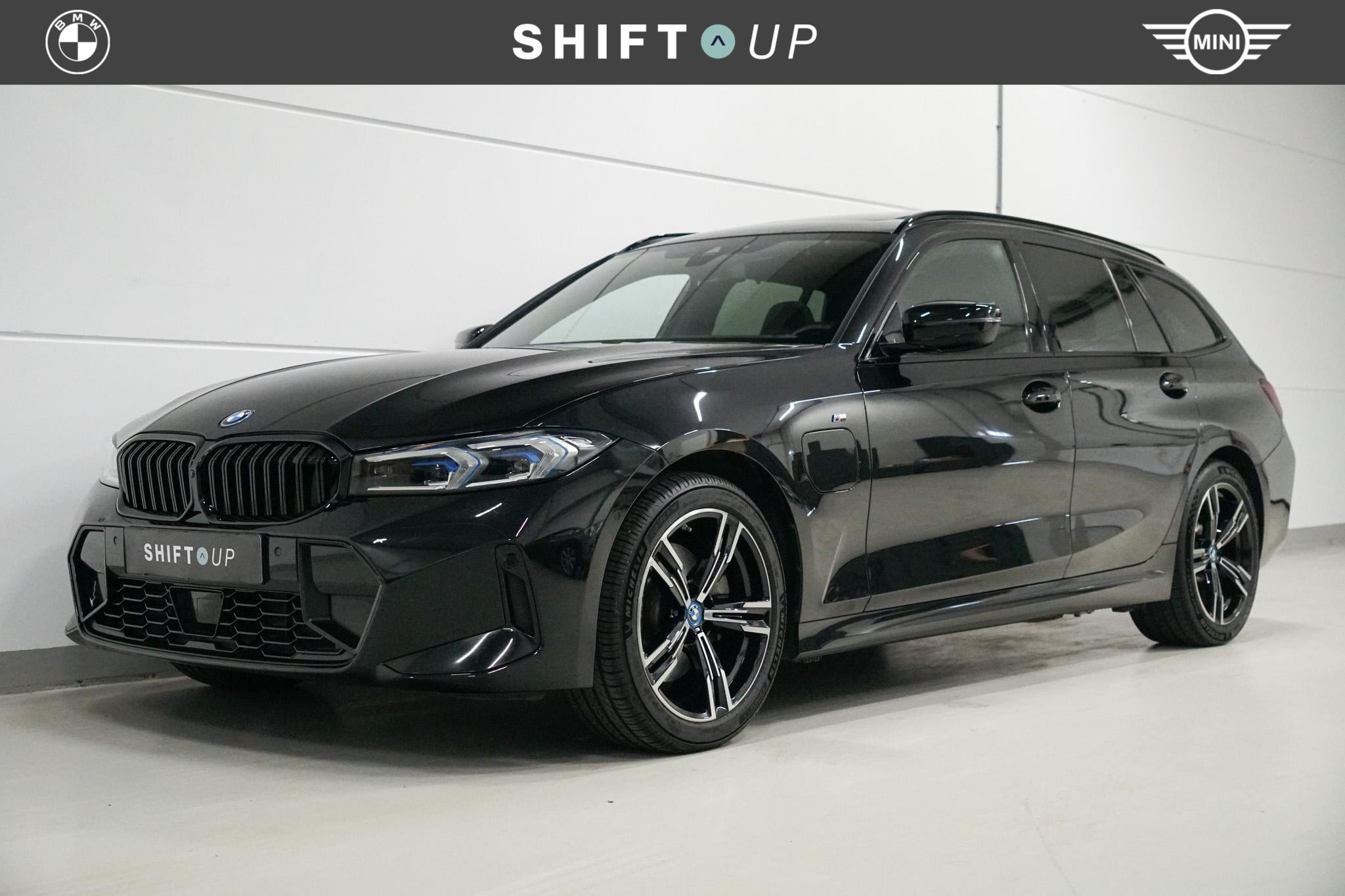 Foto van BMW 330E XDRIVE