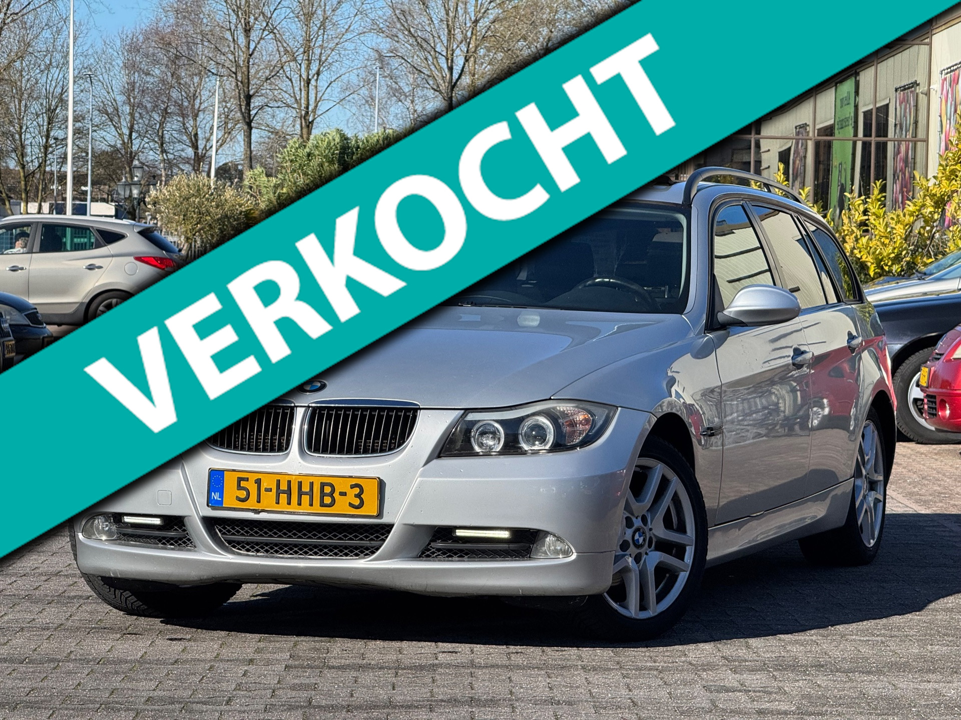 BMW 3er Reihe 320i High Executive | APK 01-02-2027 | Panoramadak | Parkeersensoren | Elektrische spiegels | Groot scherm | 2006 - voorkant