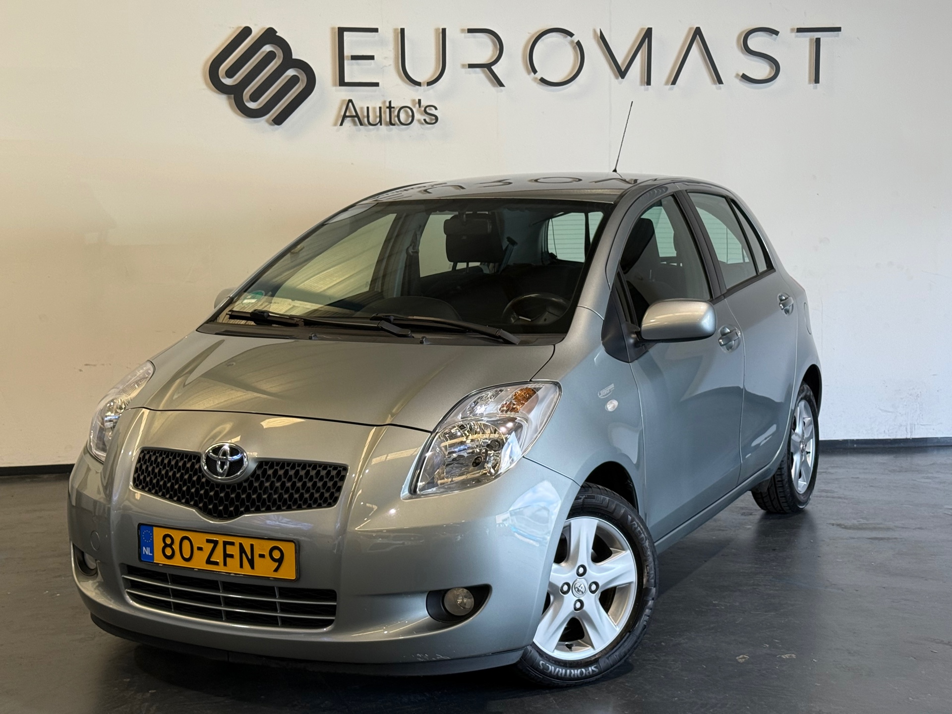 Toyota Toyota Yaris 1.3 VVTi Terra Airco 5d Elektrische Ramen Nieuwe Apk 2006 - voorkant