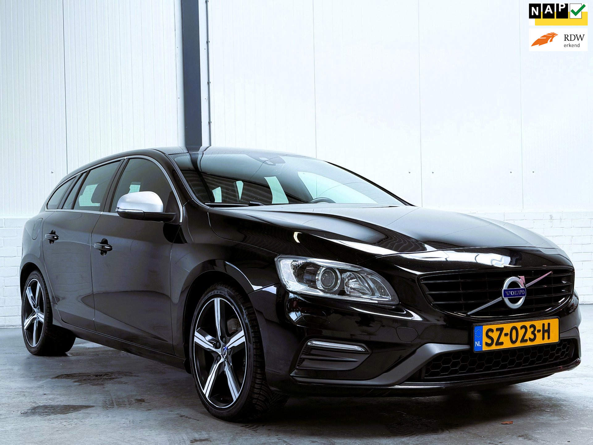 Volvo V60 2.0 D4 Business Sport R-DESIGN|Trekhaak. 2018 - voorkant