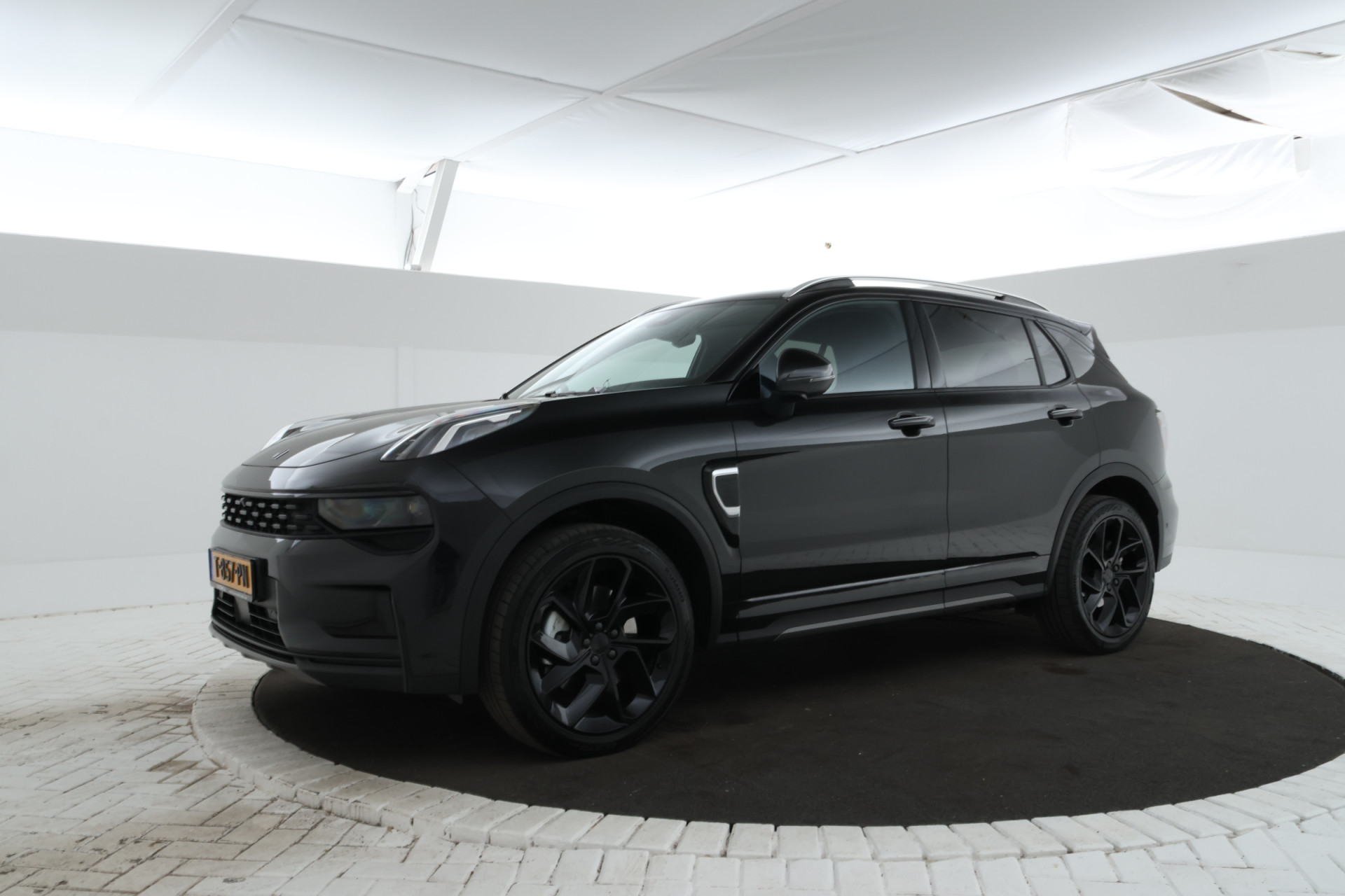 Foto van LYNK&CO LYNK & CO 01