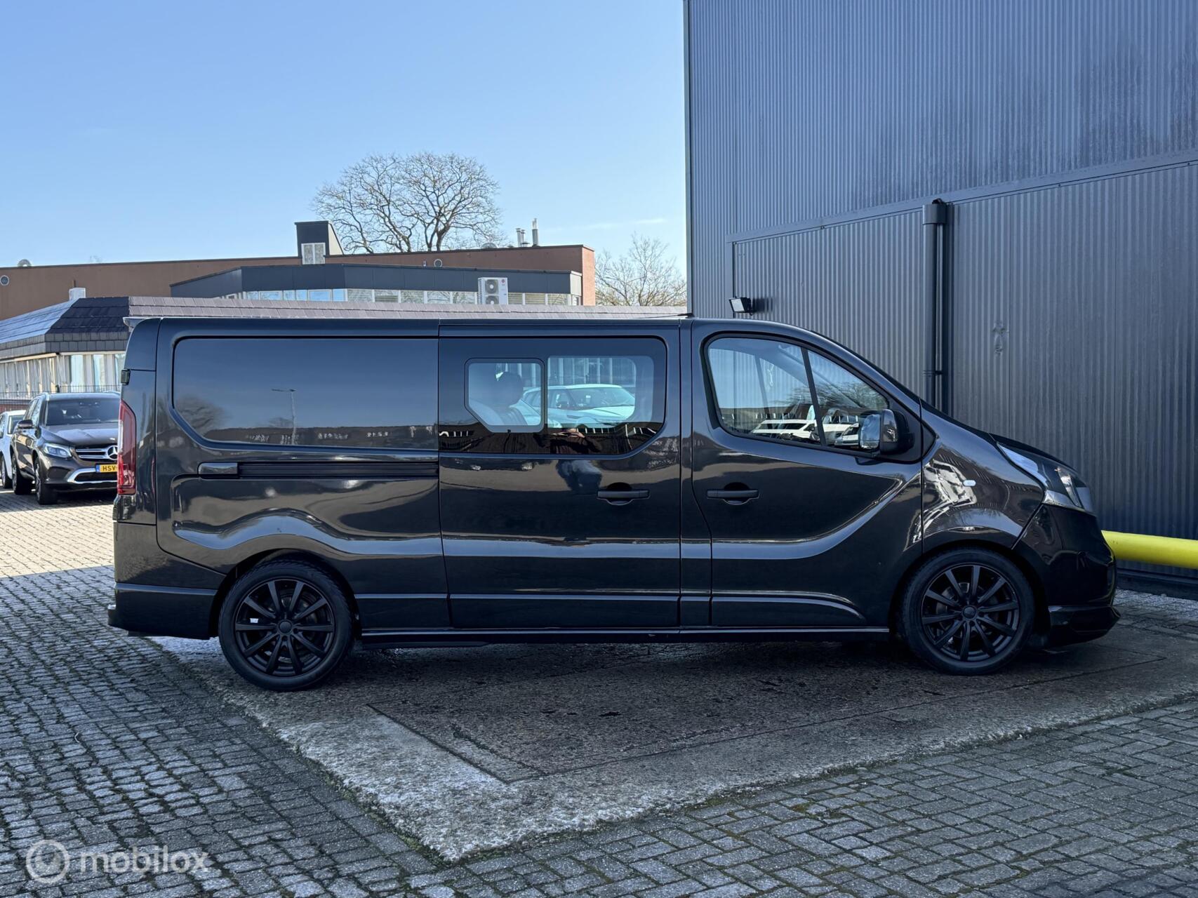 Foto van Opel Vivaro-b